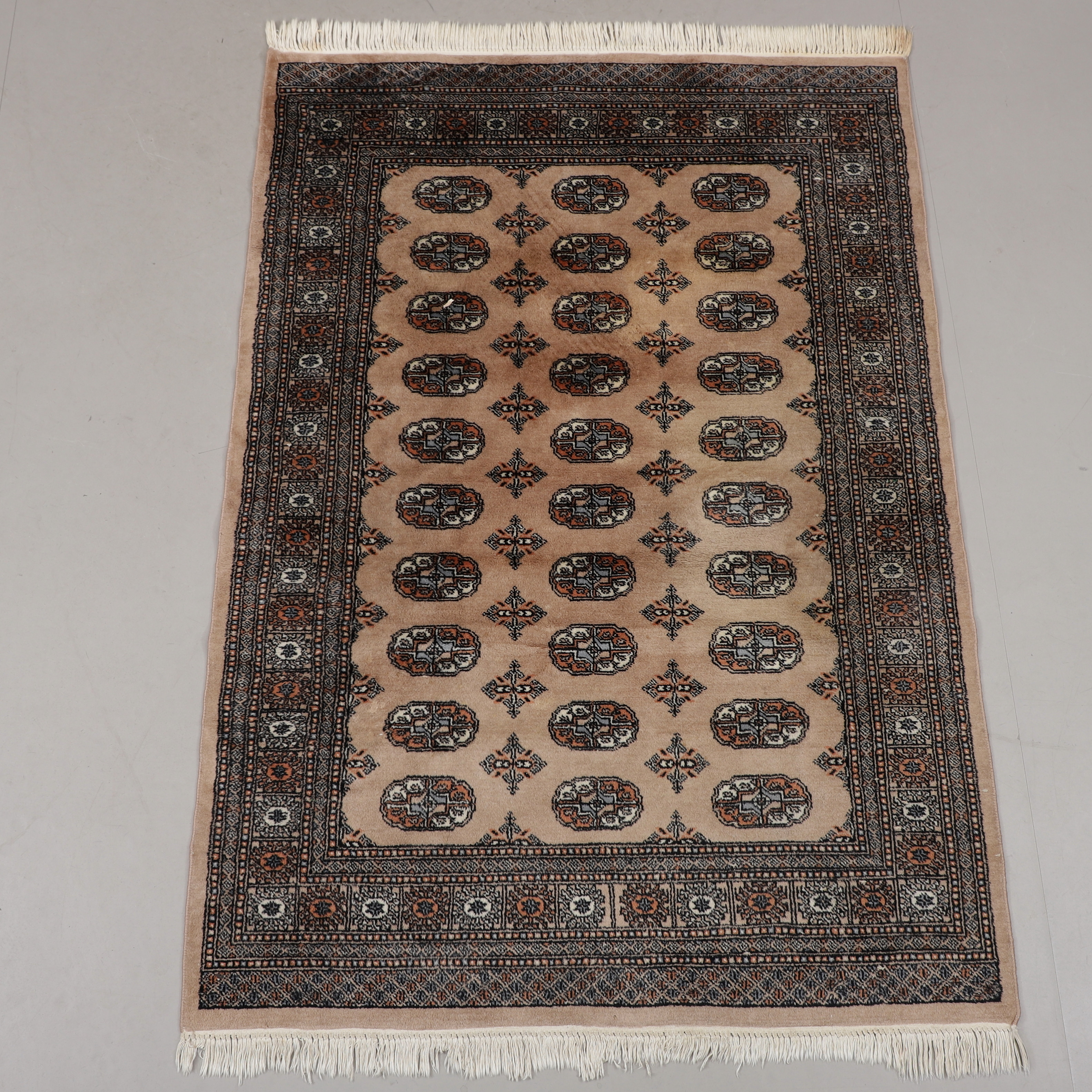 MATTA, Bochara, Pakistan, 202 x 138 cm.