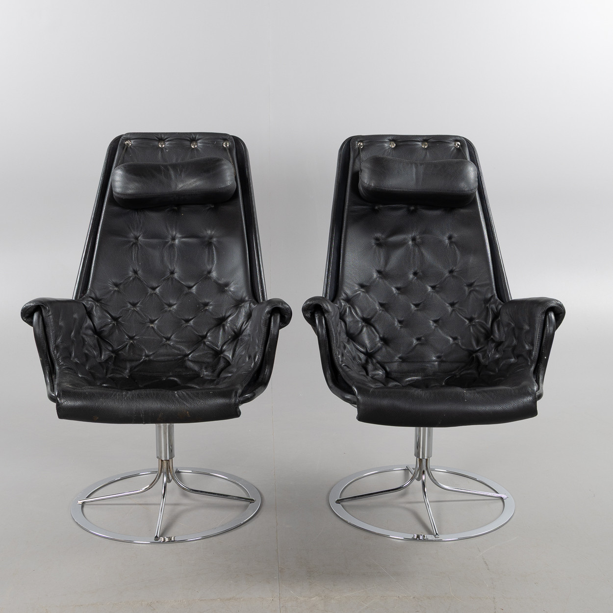 BRUNO MATHSSON. "Jetson", fåtöljer, ett par, DUX, modellen formgiven 1969.