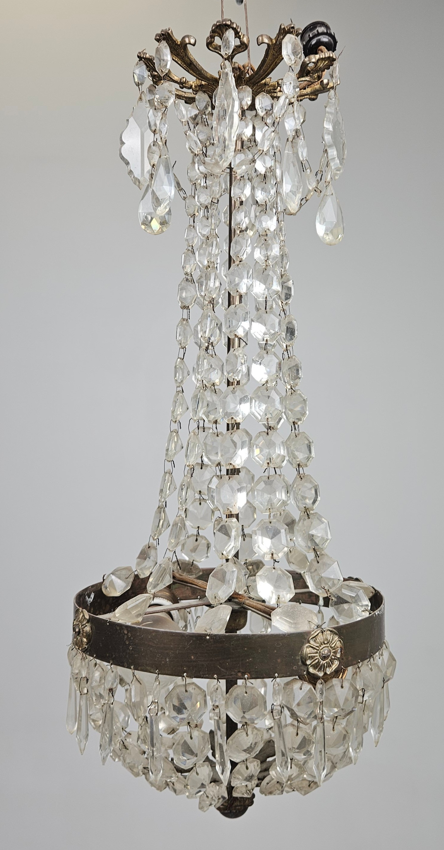 TAKKRONA, empirstil, omkring år 1900, höjd ca. 60 cm.