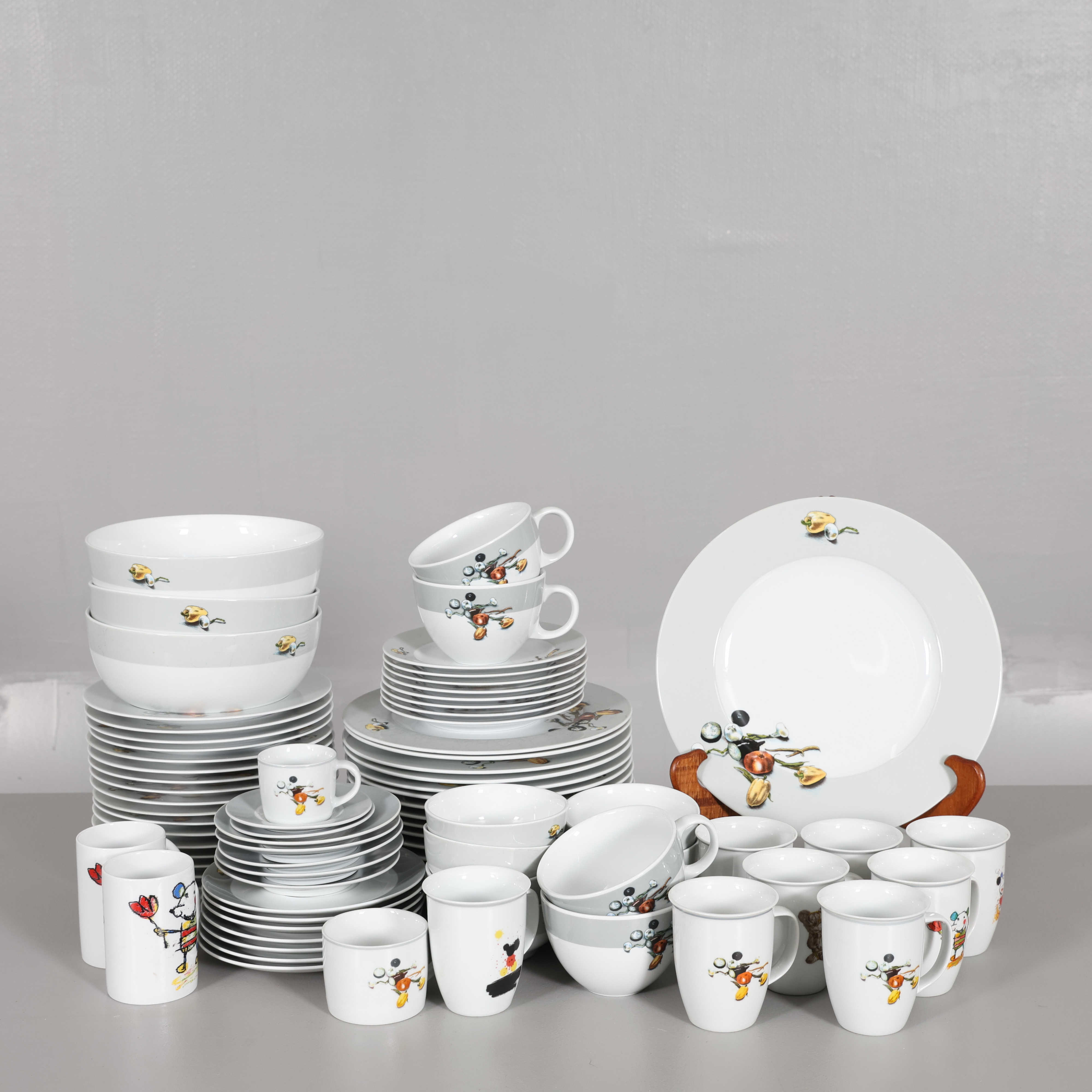 LASSE ÅBERG. SERVIS, "mussaka" 65 delar 1900-talets slut.