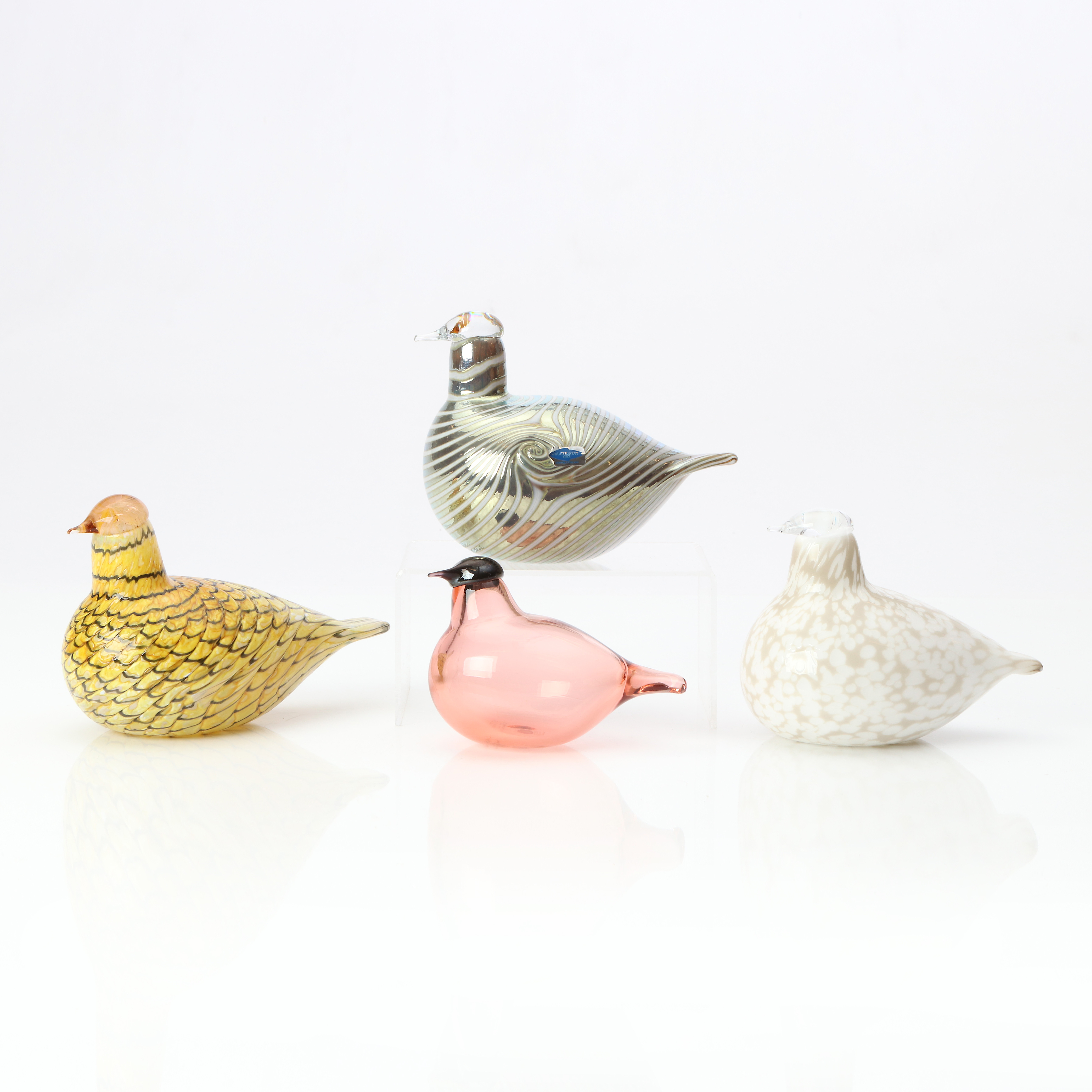 OIVA TOIKKA. SKULPTURER, FYRA ST. Konstglas. I form av fåglar. Signerade O. Toikka, Nuutajärvi.