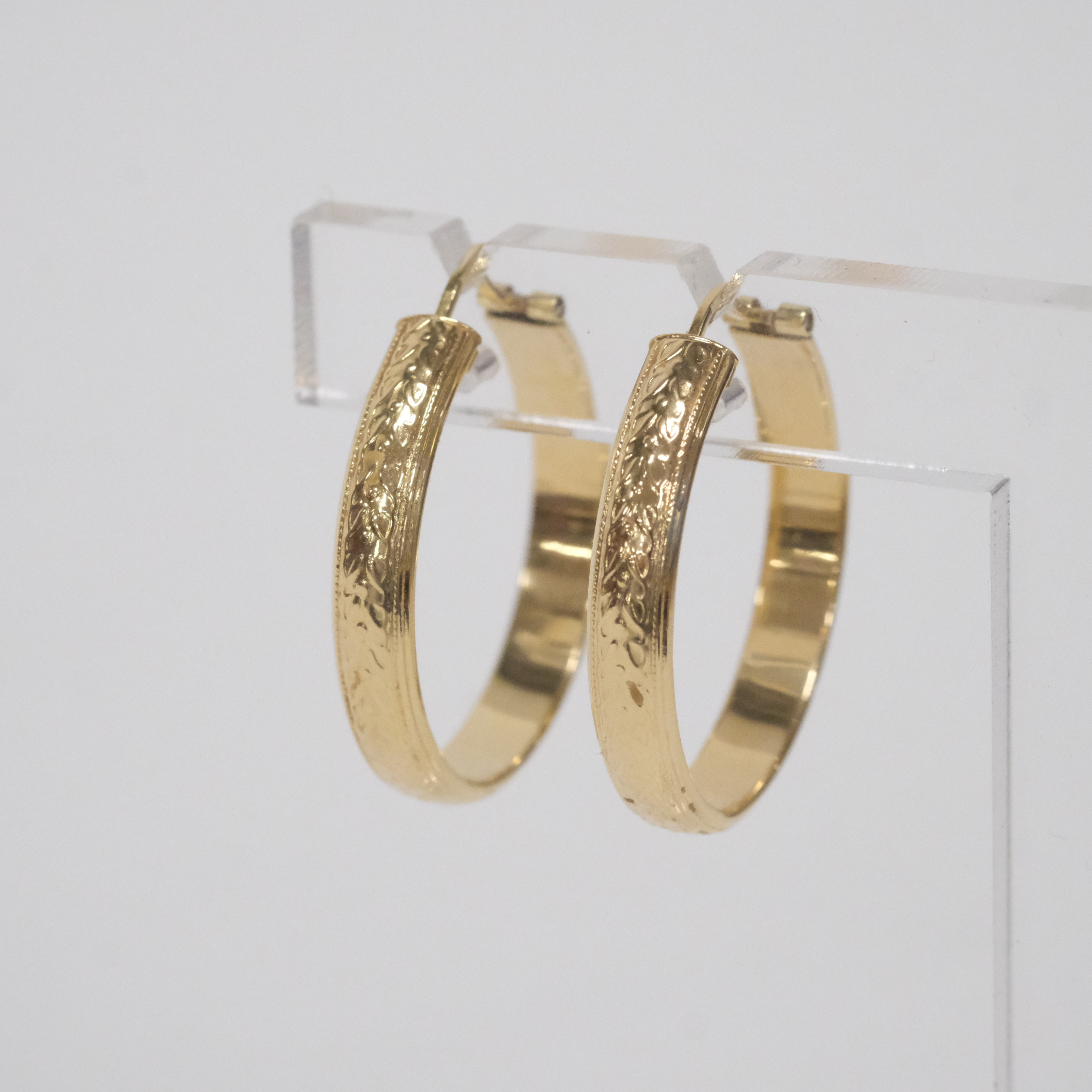 ETT PAR ÖRHÄNGEN, CREOLER, 18K GULD.