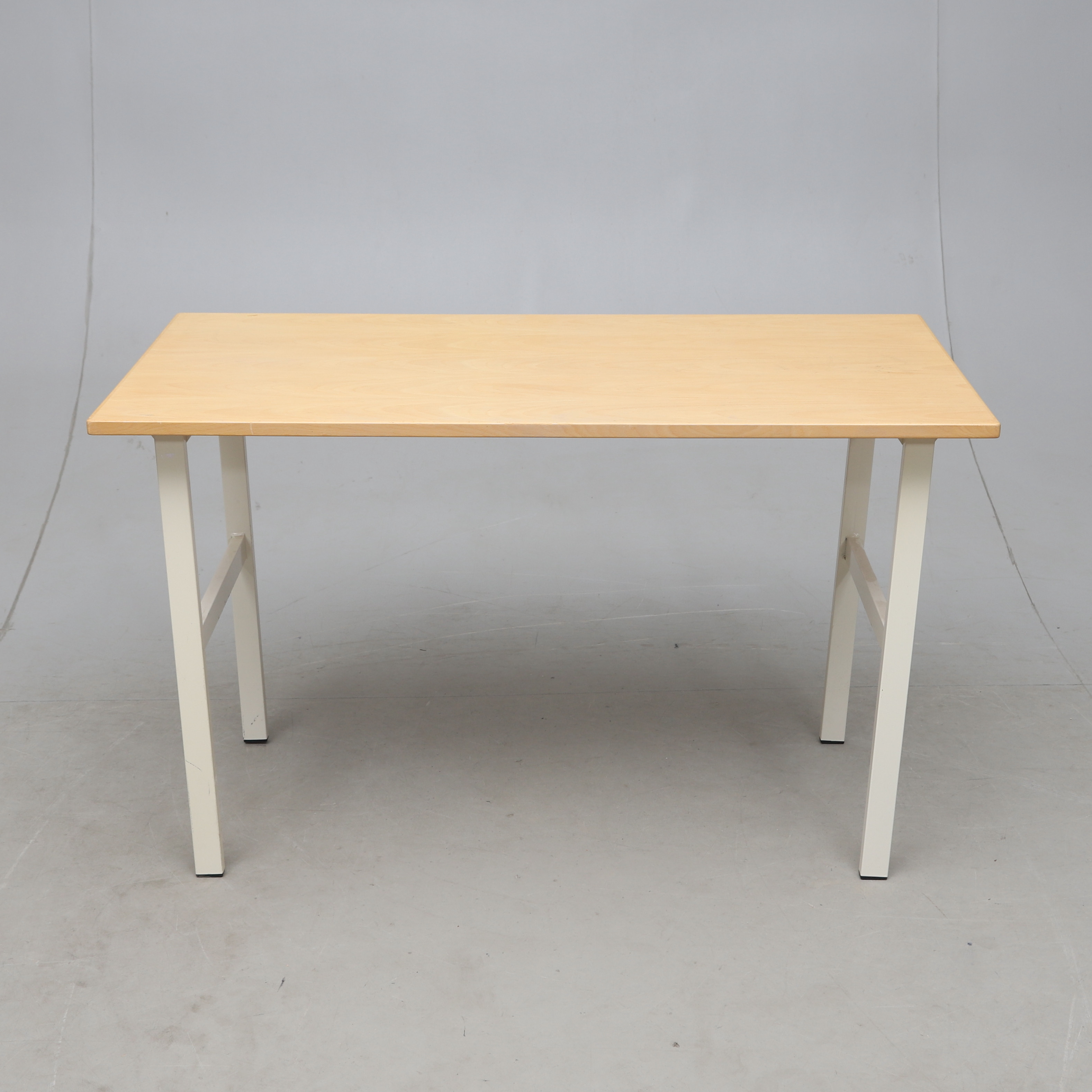 SKRIVBORD, bok och lackad metall, 19/2000-tal.