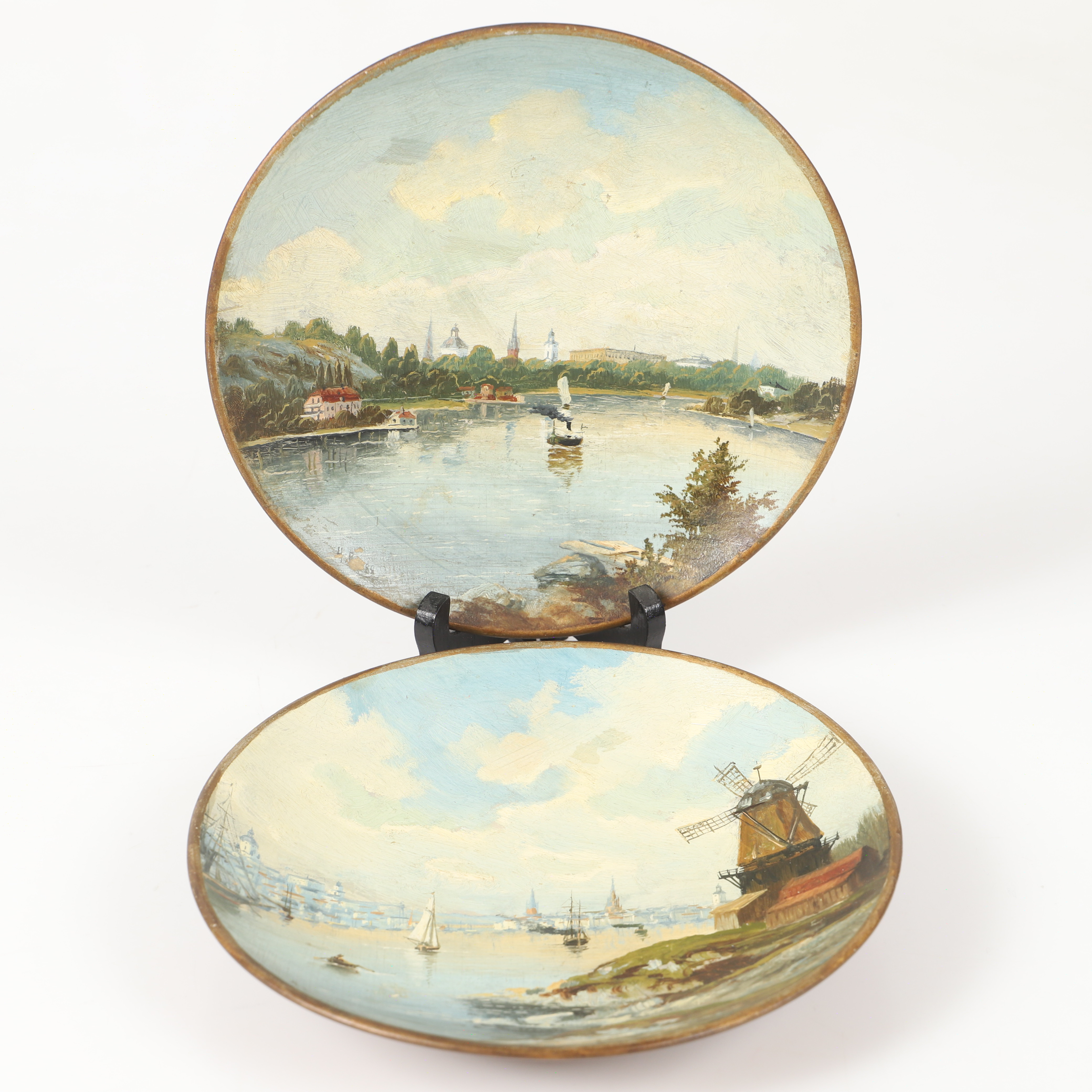 VÄGGTALLRIKAR, 2 stycken, "Perl", bemålat porslin, Rörstrand.