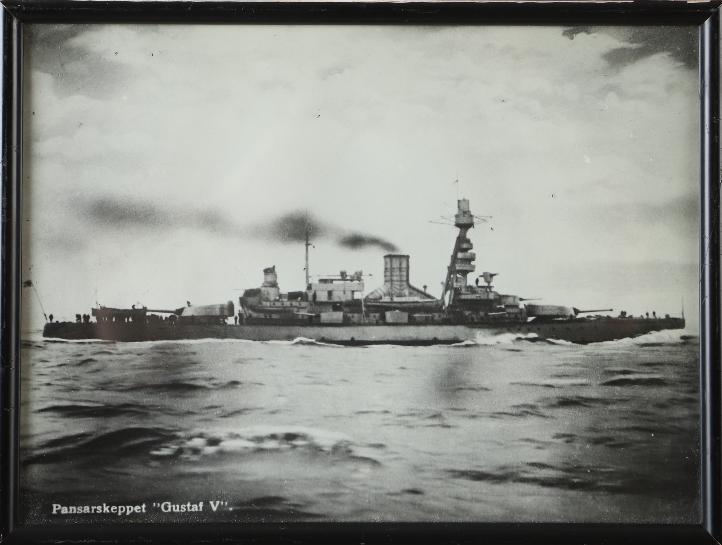 FOTOGRAFIER, 2 stycken, pansarskepp, bl a "Gustav V".