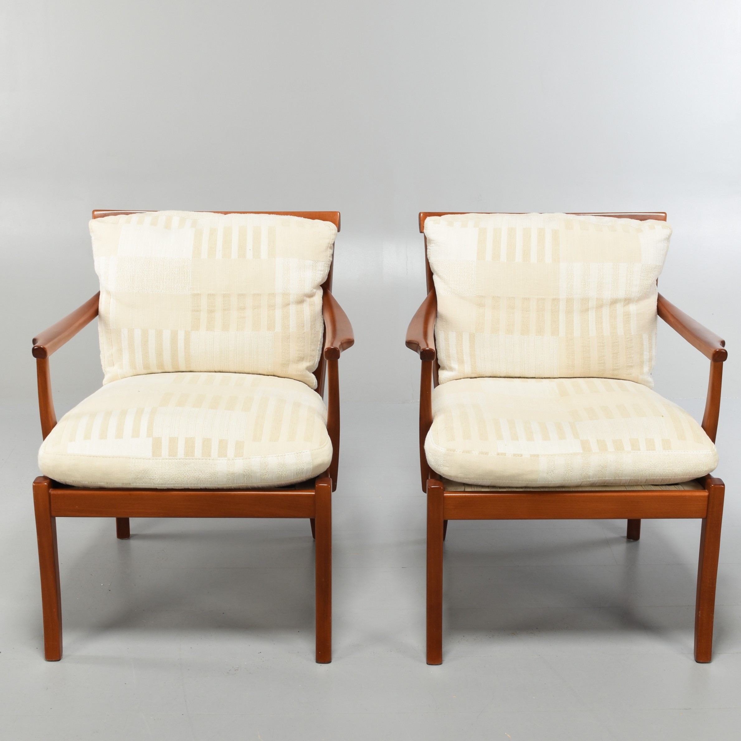 BRÖDERNA ANDERSSON. Fåtöljer, Ett par, Teak och textil, 1900-tal.