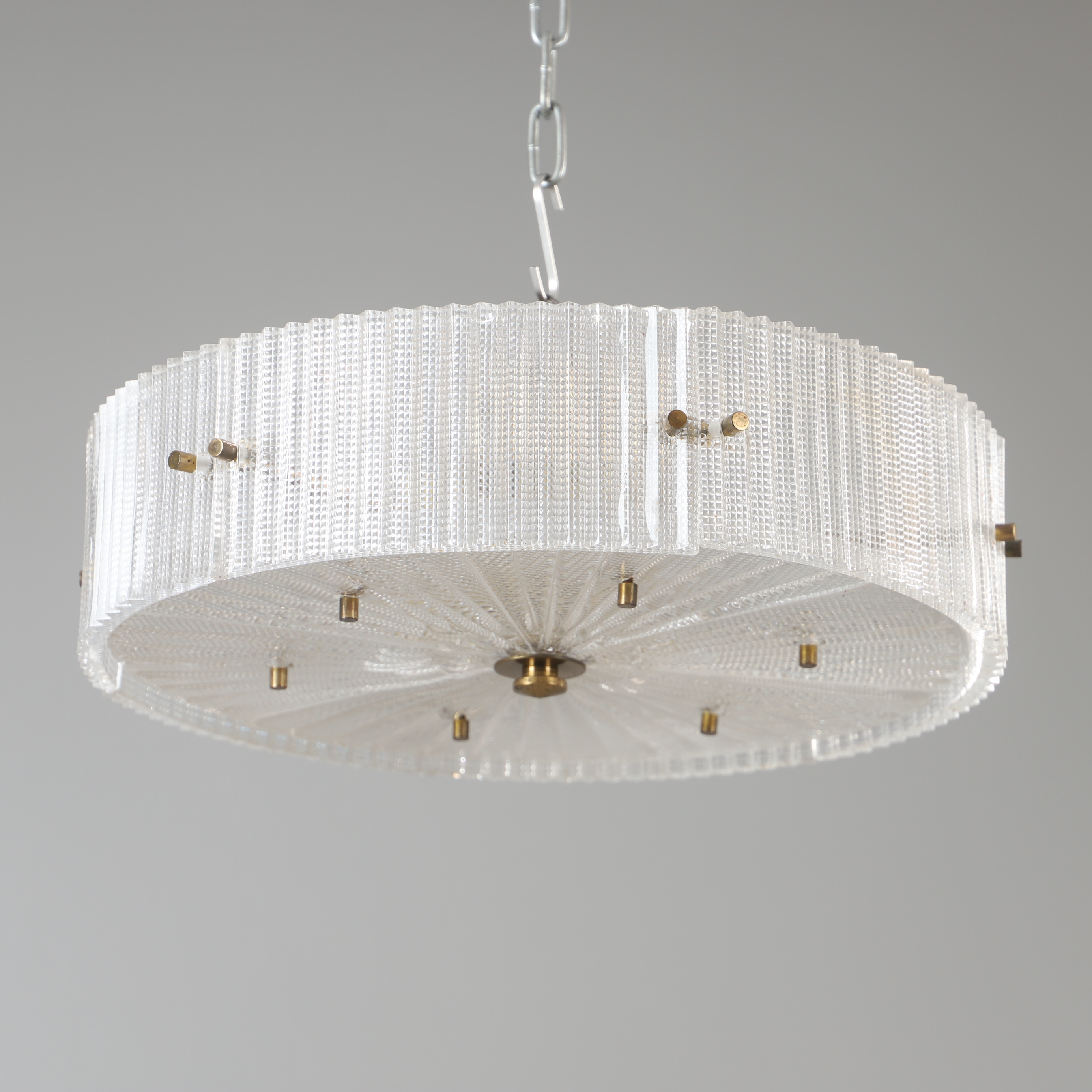 CARL FAGERLUND. TAKLAMPA, glas och mässing, Orrefors, 1900-talets andra hälft.