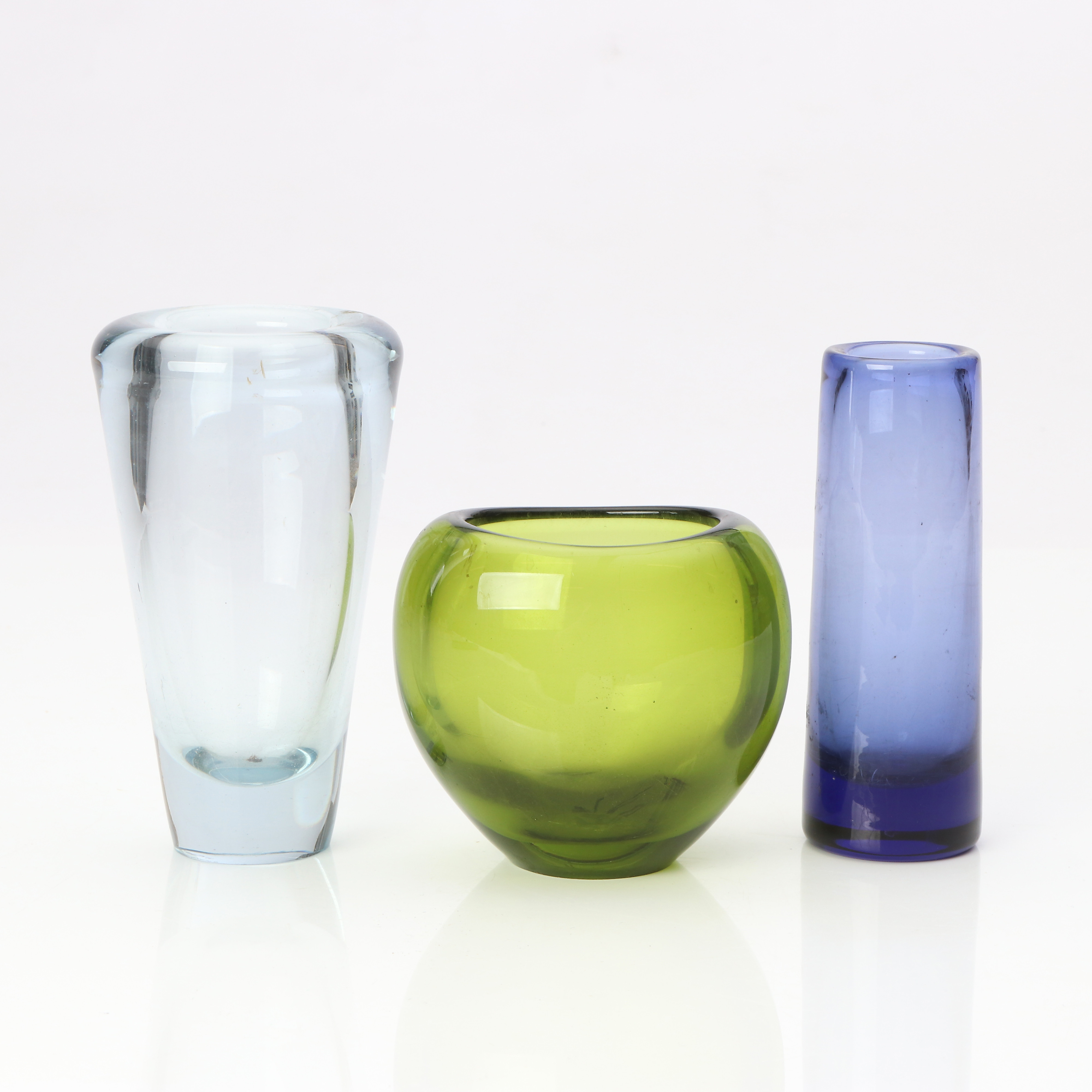 HOLMEGAARD, VASER, TRE ST. Konstglas. Danmark, 1900-tal. Signerade undertill.