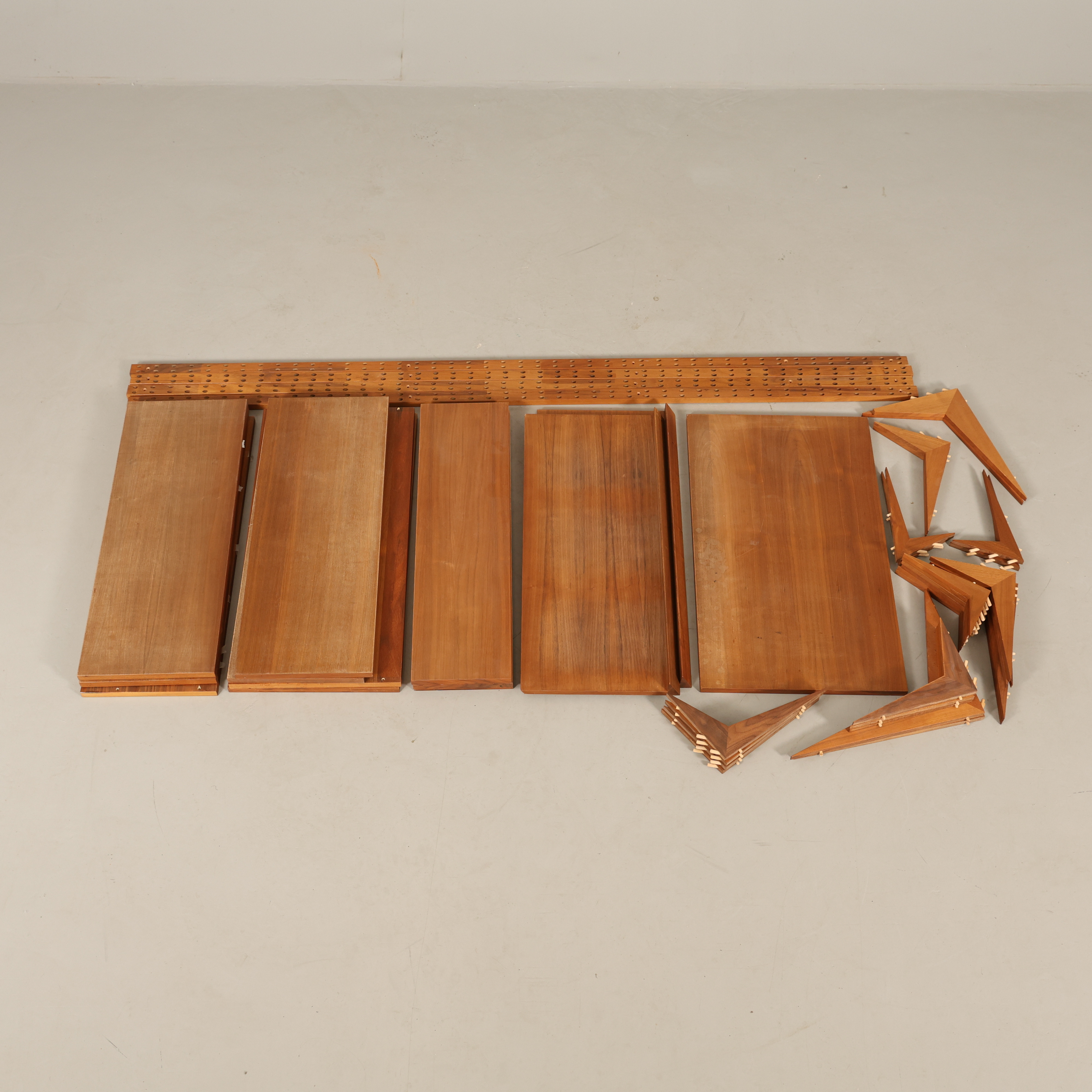 POUL CADOVIUS. HYLLSYSTEM med 13 hyllplan "Cado" Danmark.