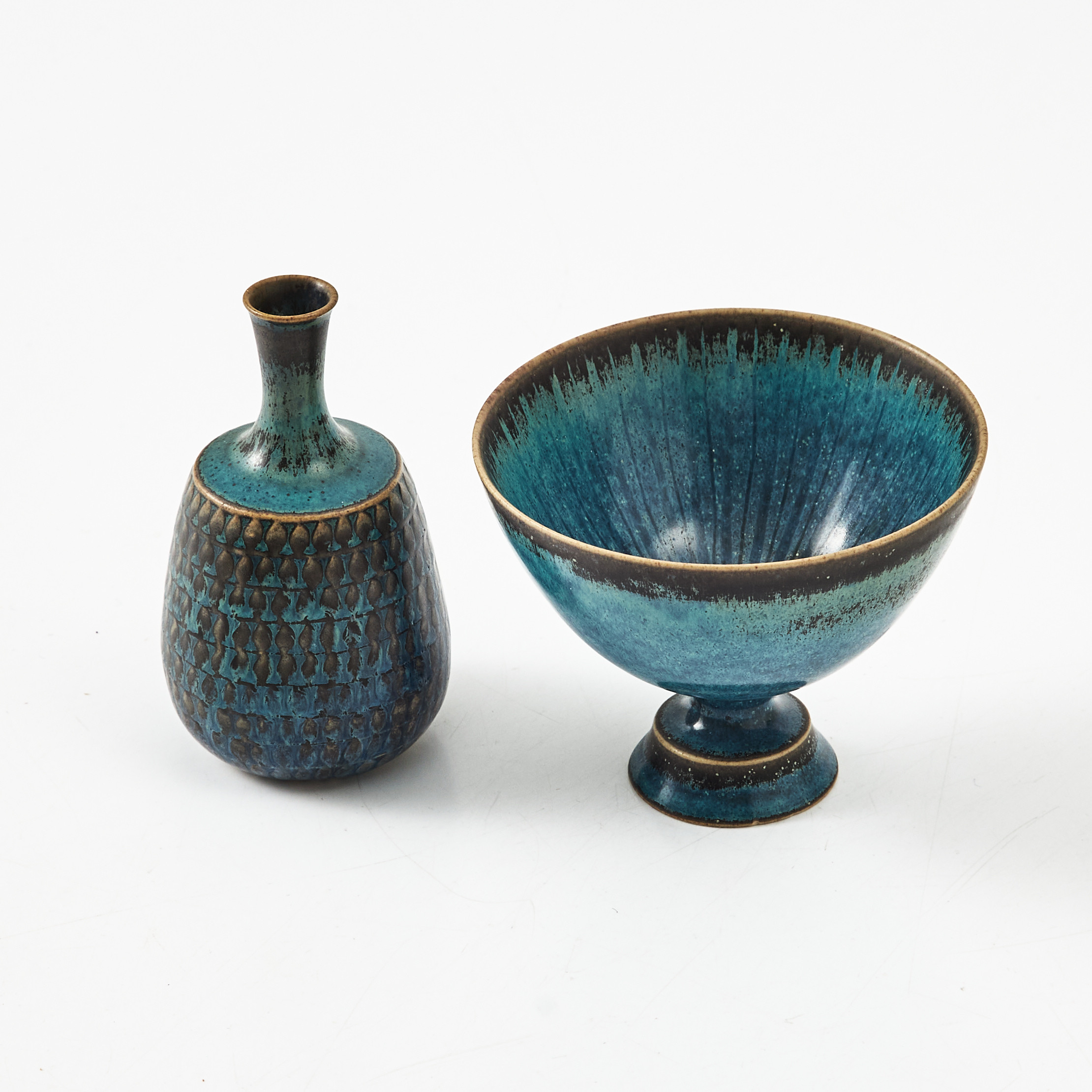 STIG LINDBERG. Vas, Skål, glaserat stengods, skål med inpressad dekor, signerade, Studiohanden.