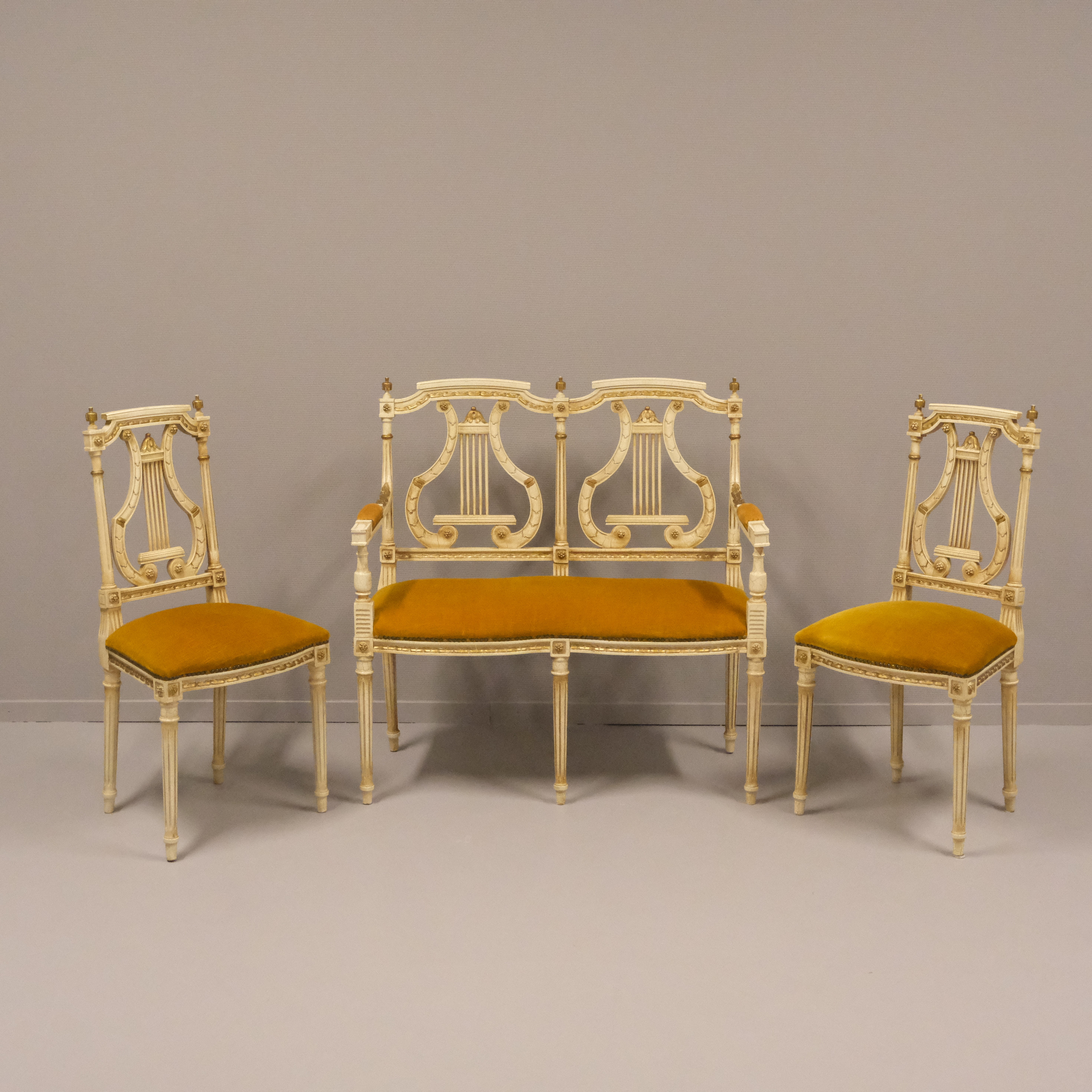 SALONGSGRUPP, GUSTAVIANSK STIL, TRE DELAR.