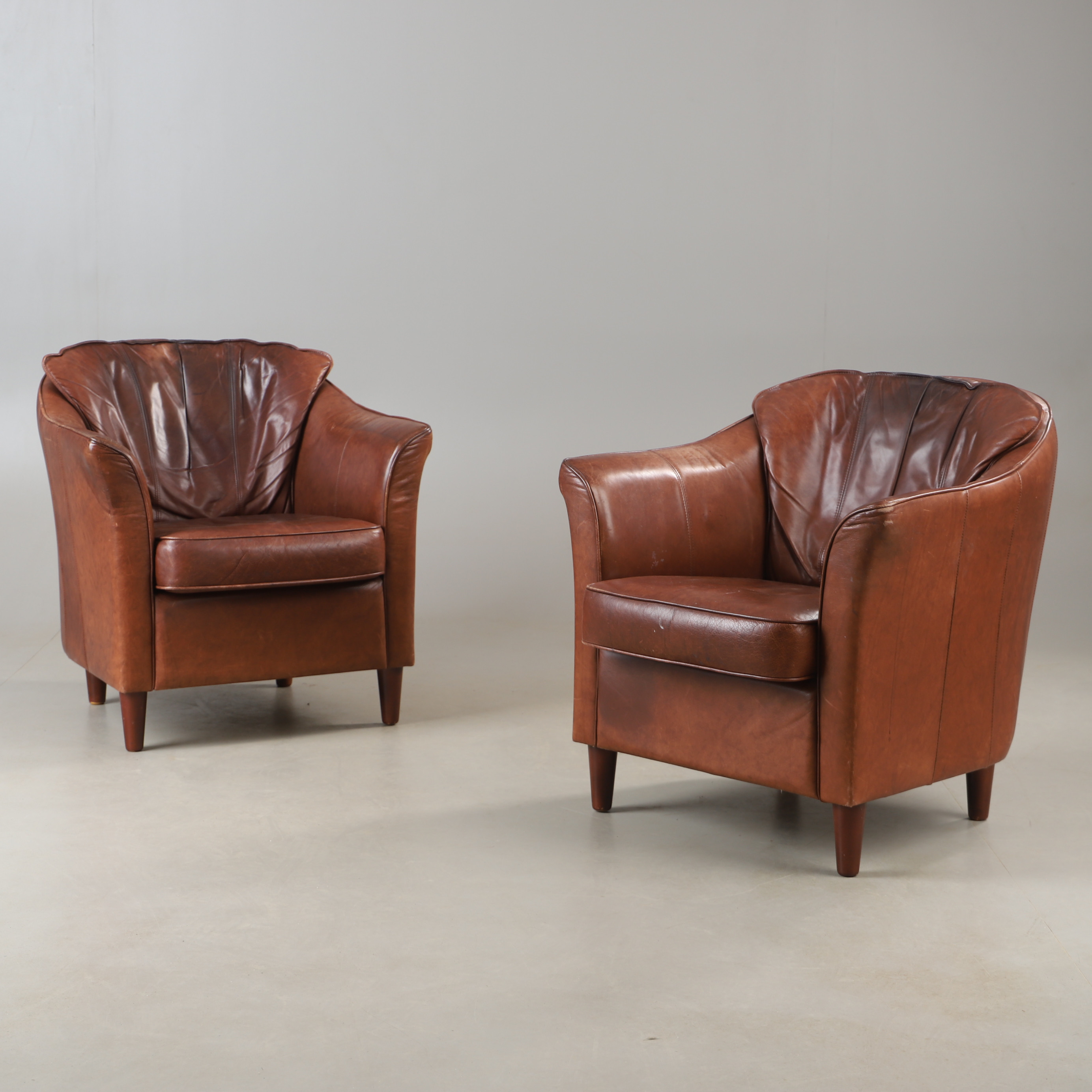 FÅTÖLJER, 1 par, "Fame", brun skinnklädsel, Tibro, 1900/2000-tal.