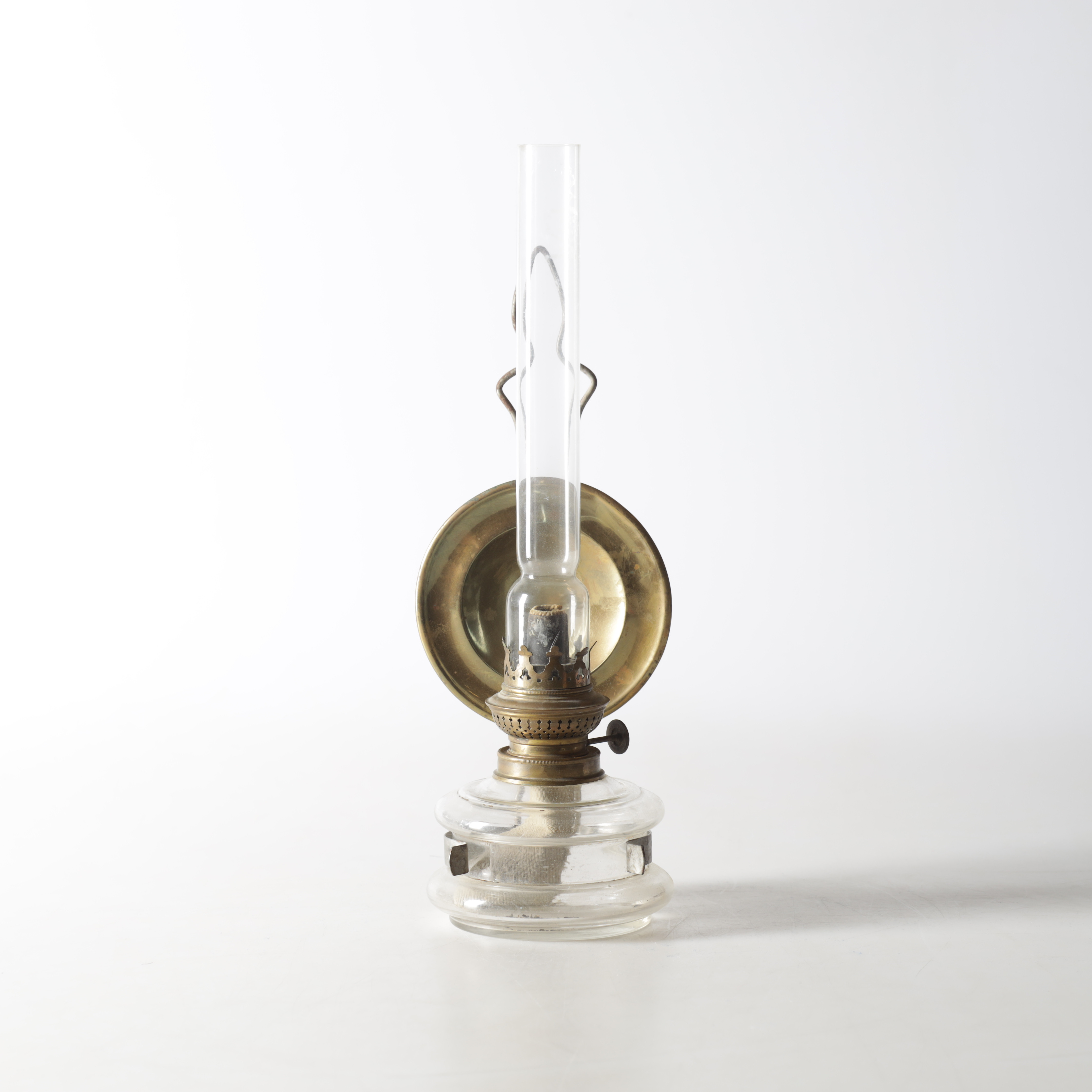 BORDS-/VÄGGFOTOGENLAMPA, glas & plåt, 1900-tal.