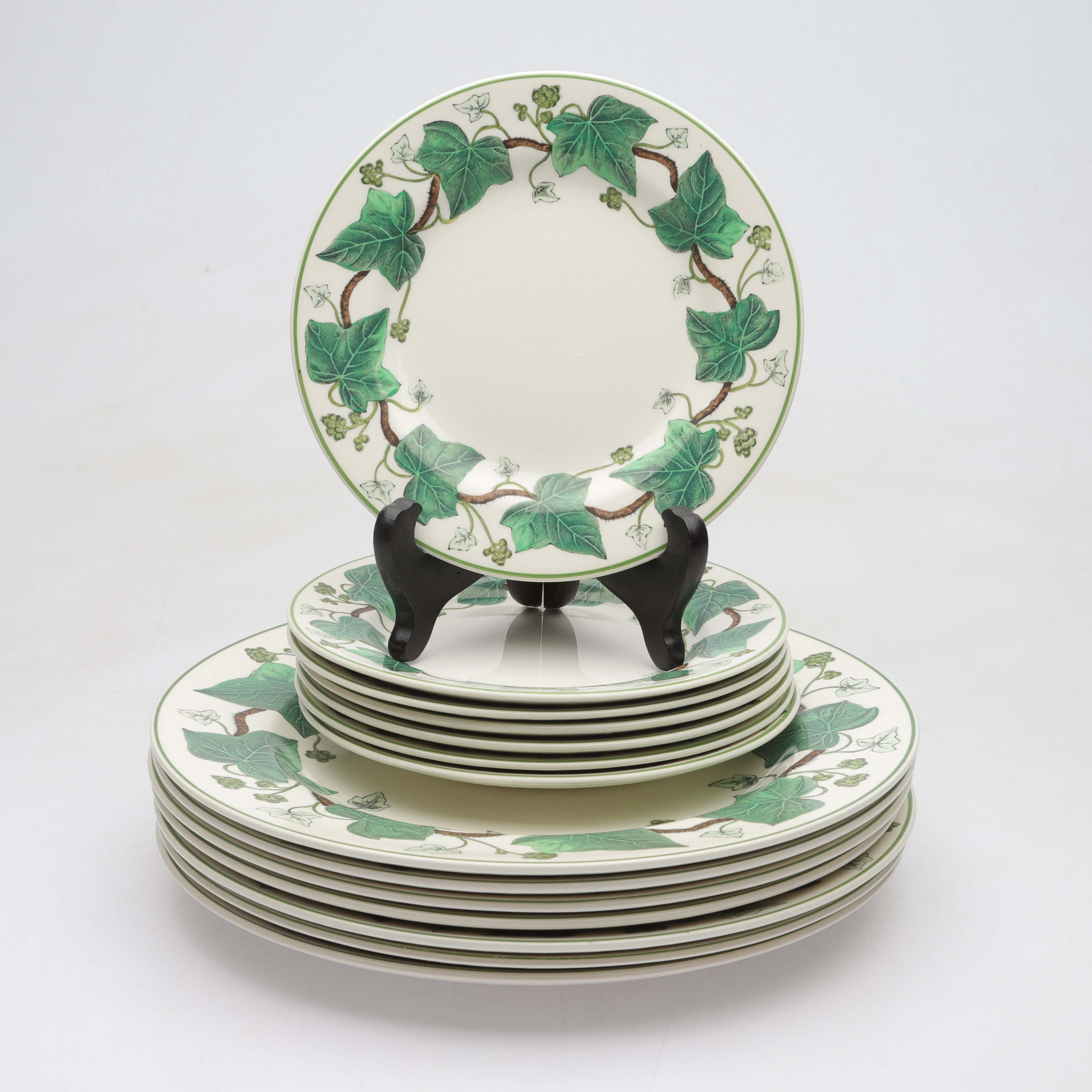 SERVISDELAR, 14 st, flintgods, "Napoleon Ivy", Etruria & Barlaston, Wedgewood, England.