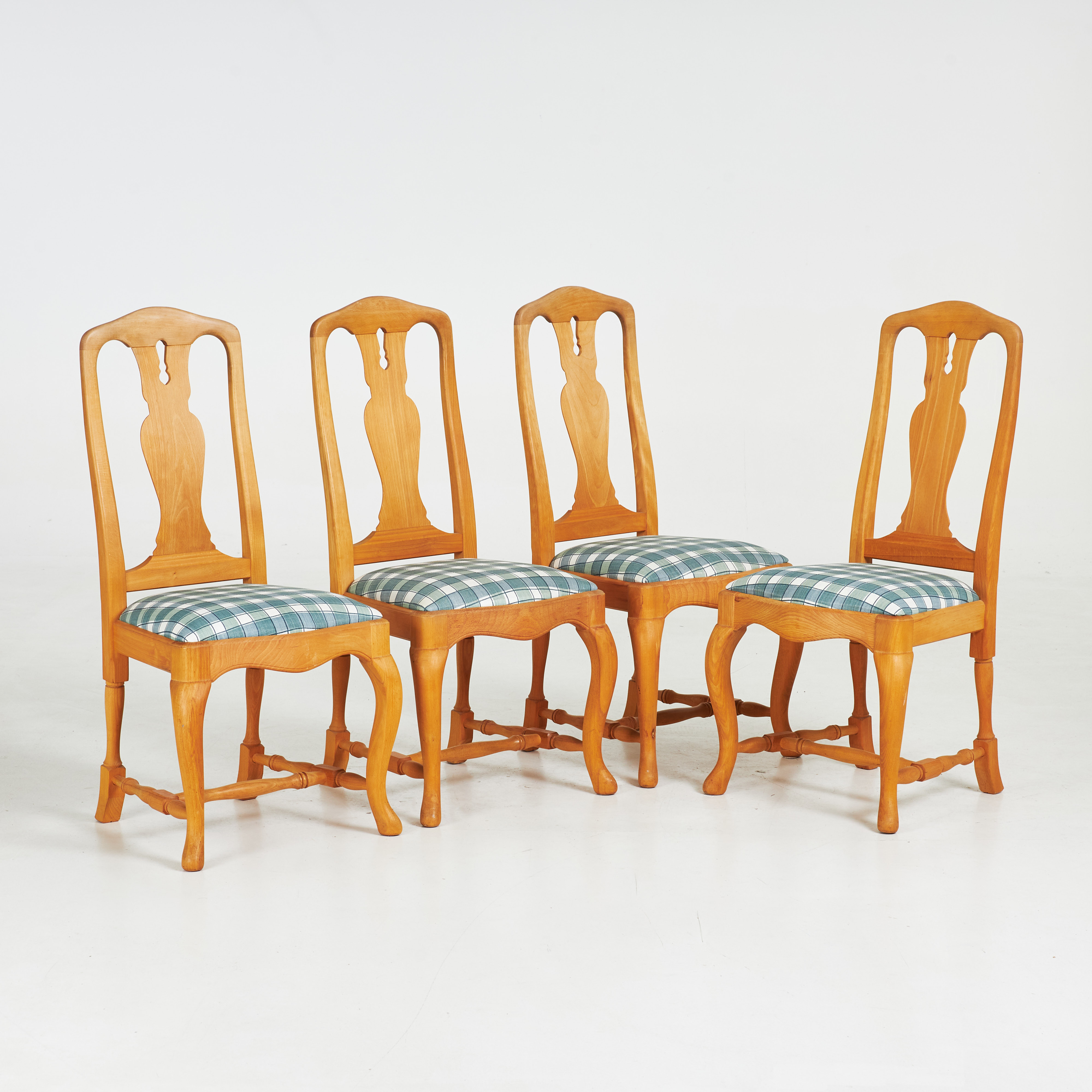 STOLAR, 4 st, rokokostil, 1900-talets andra hälft, senare omklädda i textilen Cathy Nordström "Gingham".