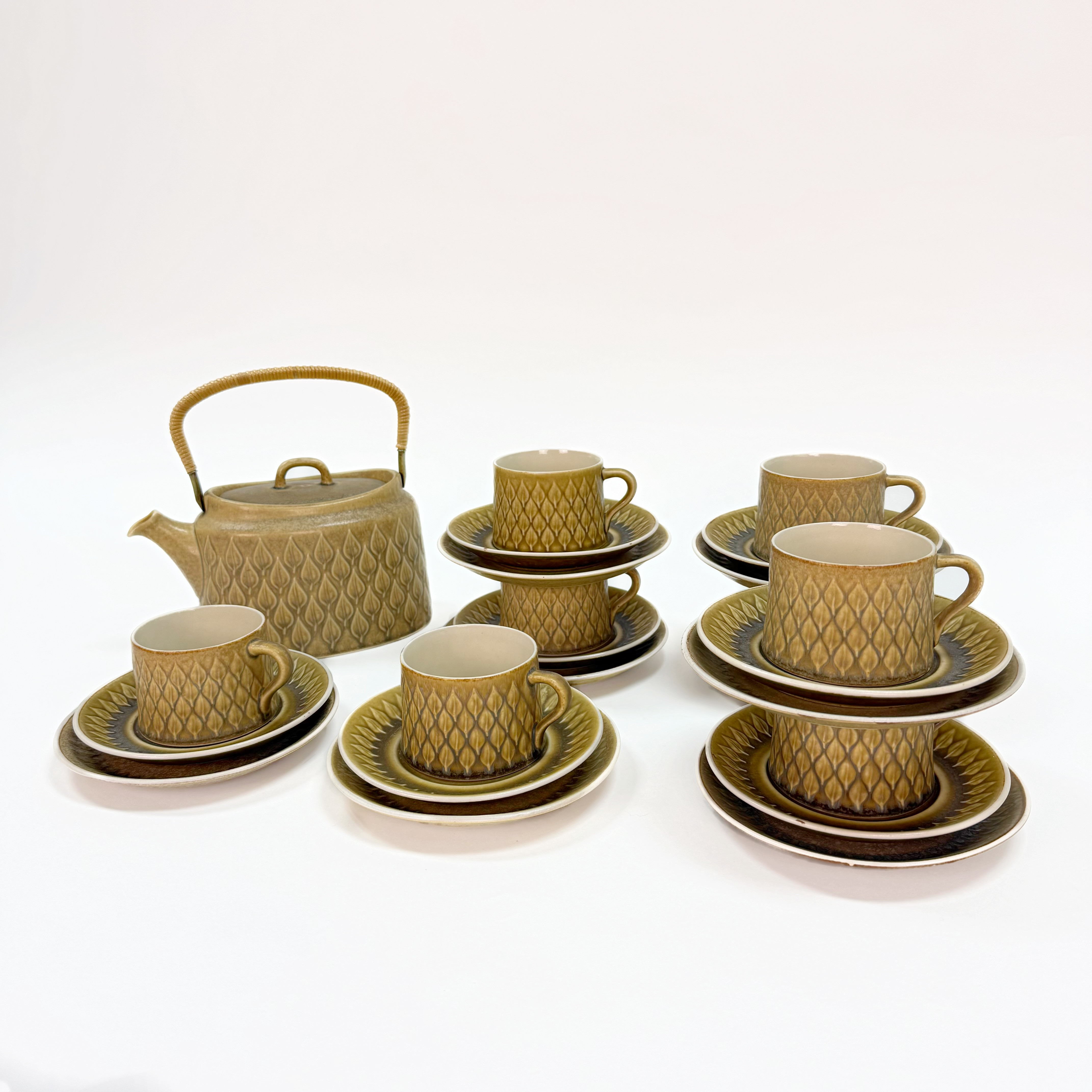 JENS  QUISTGAARD. KAFFE SERVICE- Relief, 25 delar.