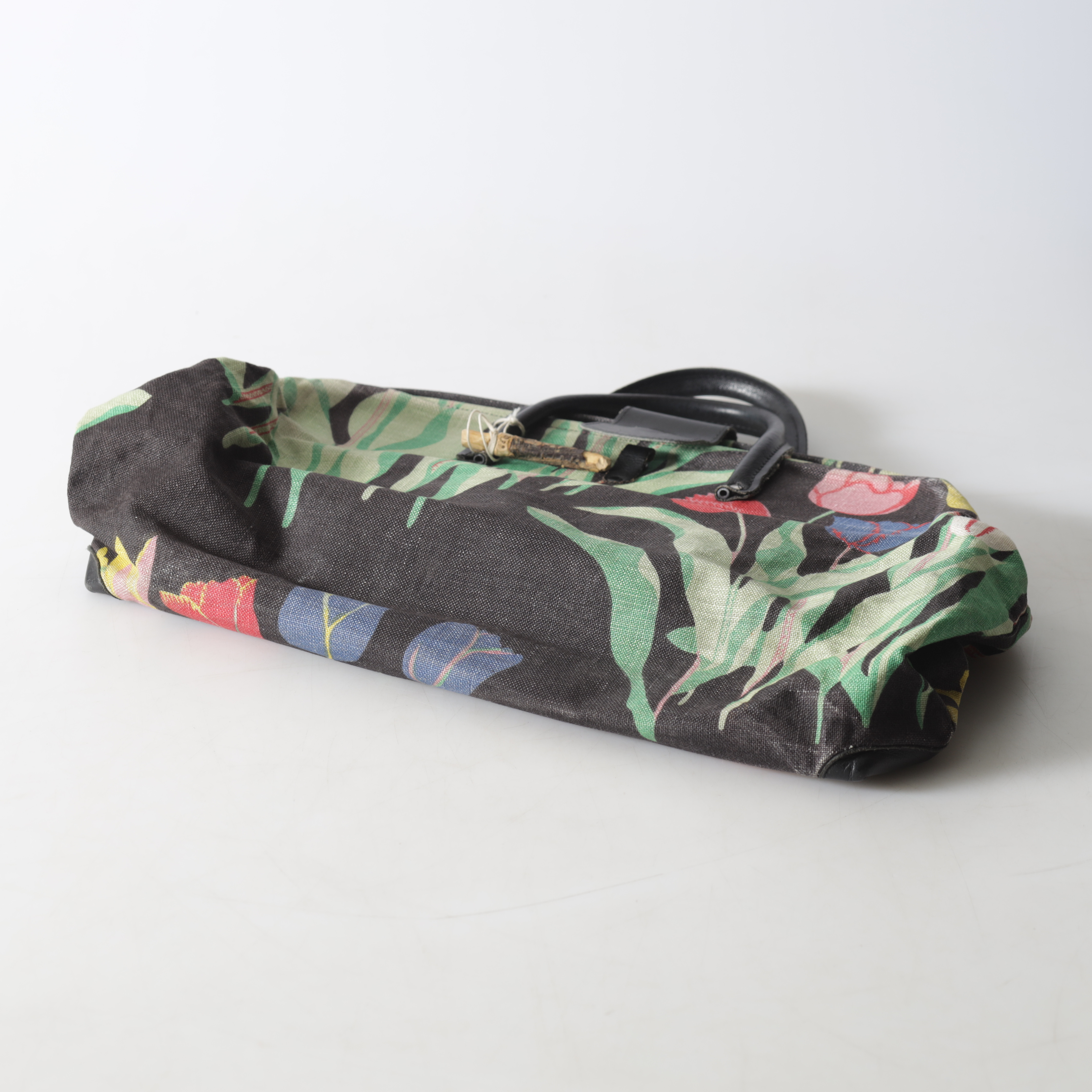 VÄSKA, s.k. "Smålandsväska", i Josef Franks tyg "Tulpaner", Firma Svenskt Tenn.