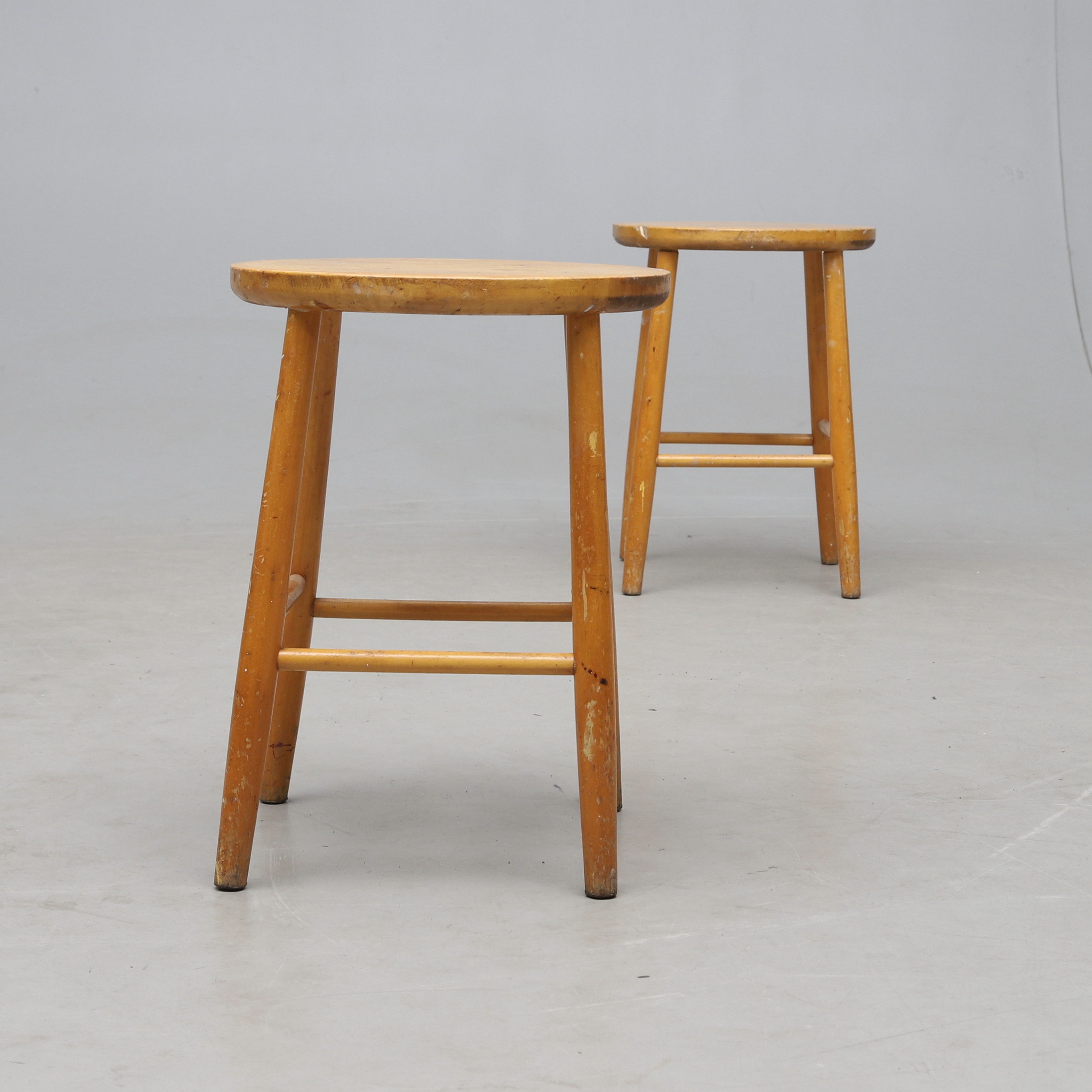 PALLAR, ett par, Edsbyns möbelfabrik, omkring 1900-talets mitt.