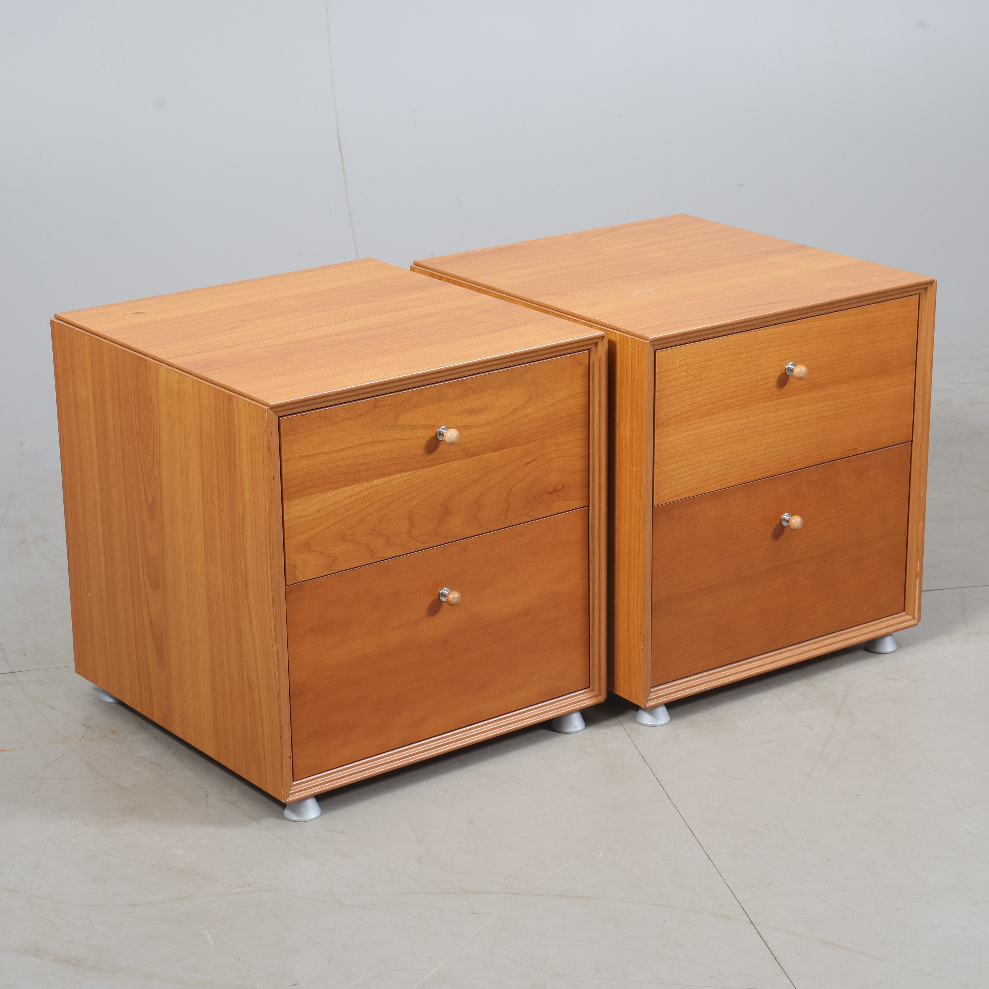 SÄNGBORD, ett par, 2000-tal.