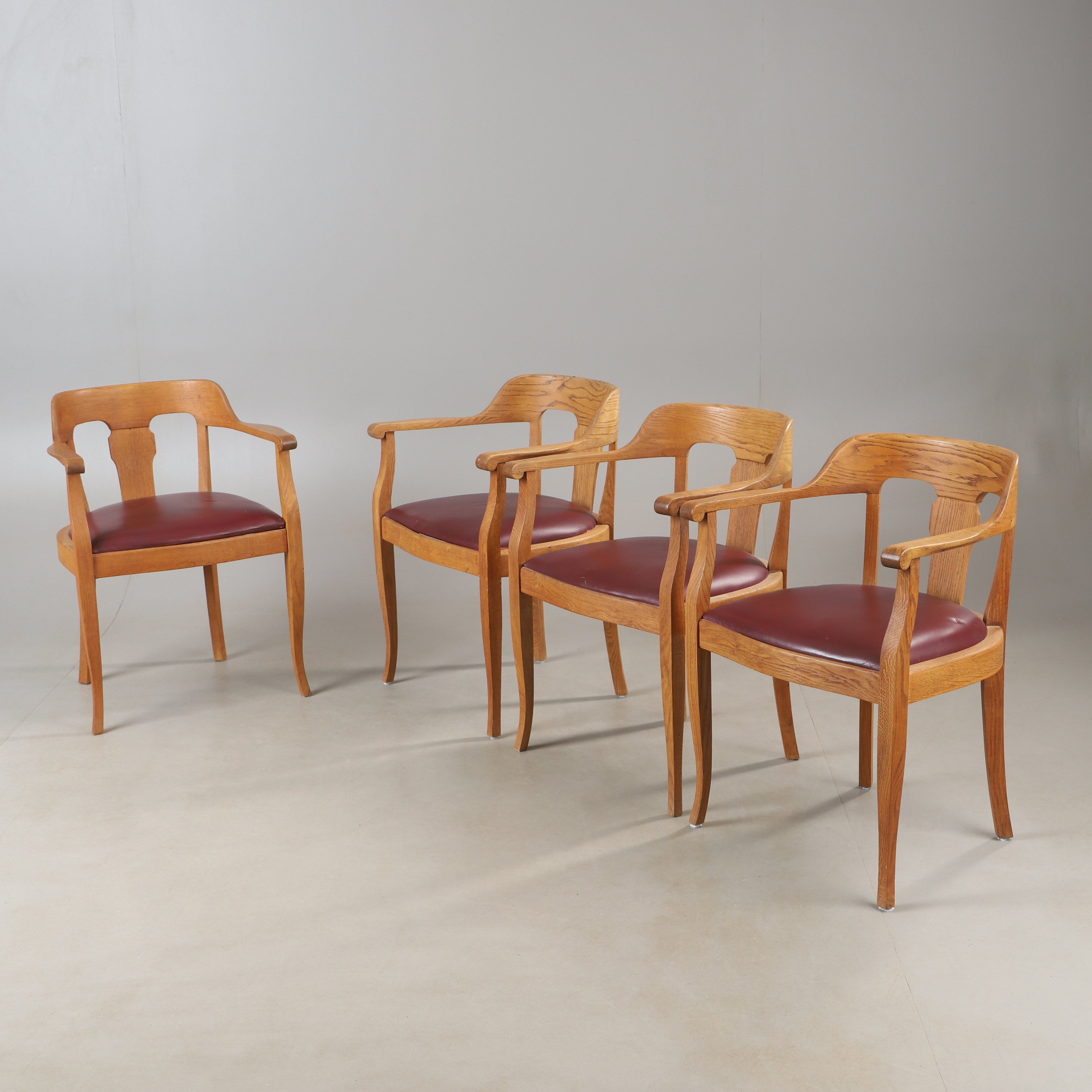 KARMSTOLAR, 4 stycken, ek och skinn, jugend.