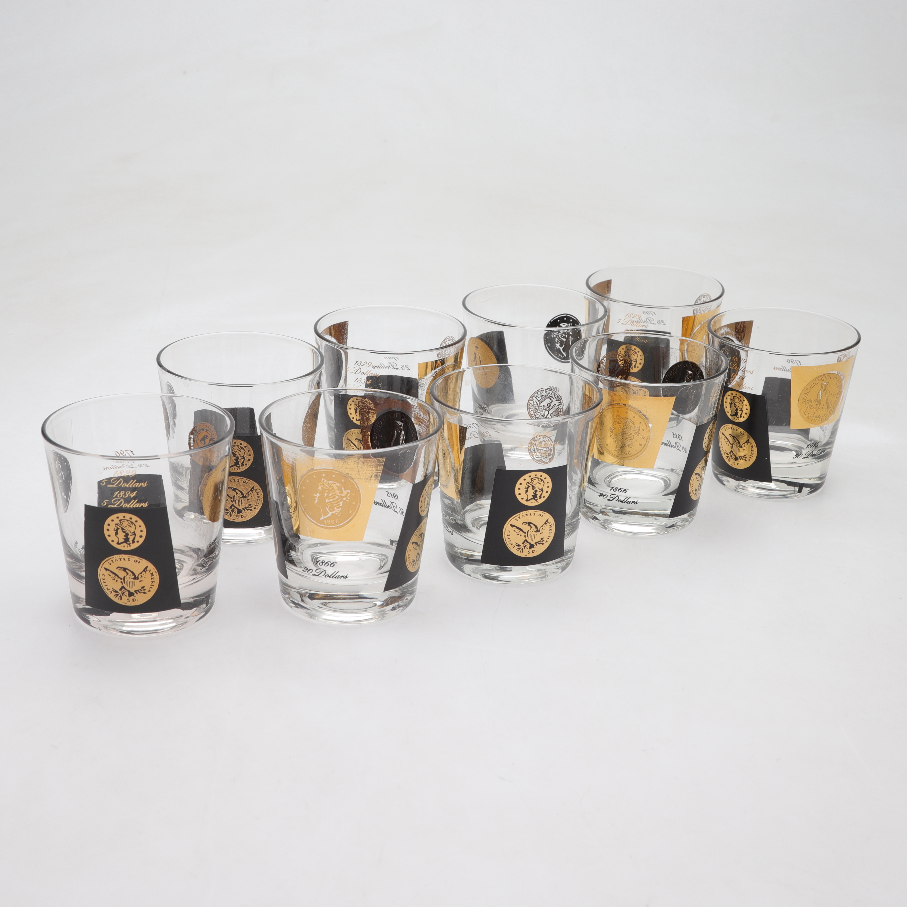 GLAS, 9 st, Cera, dekor i form av amerikanska mynt, omkring 1900-talets mitt.