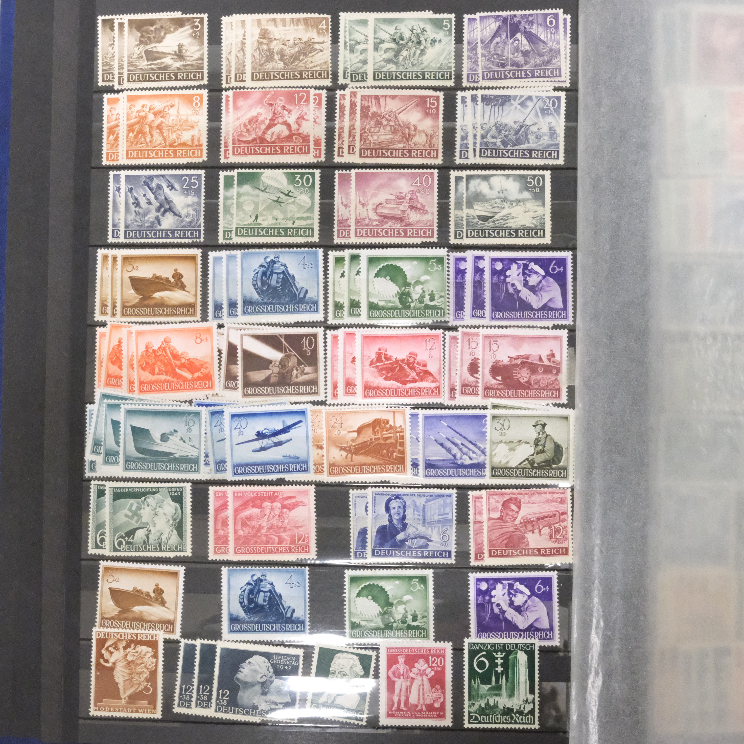 FEM ALBUM MED FRIMÄRKEN, TYSKLAND. STÄMPLAT, MYCKET POSTFRISKT.