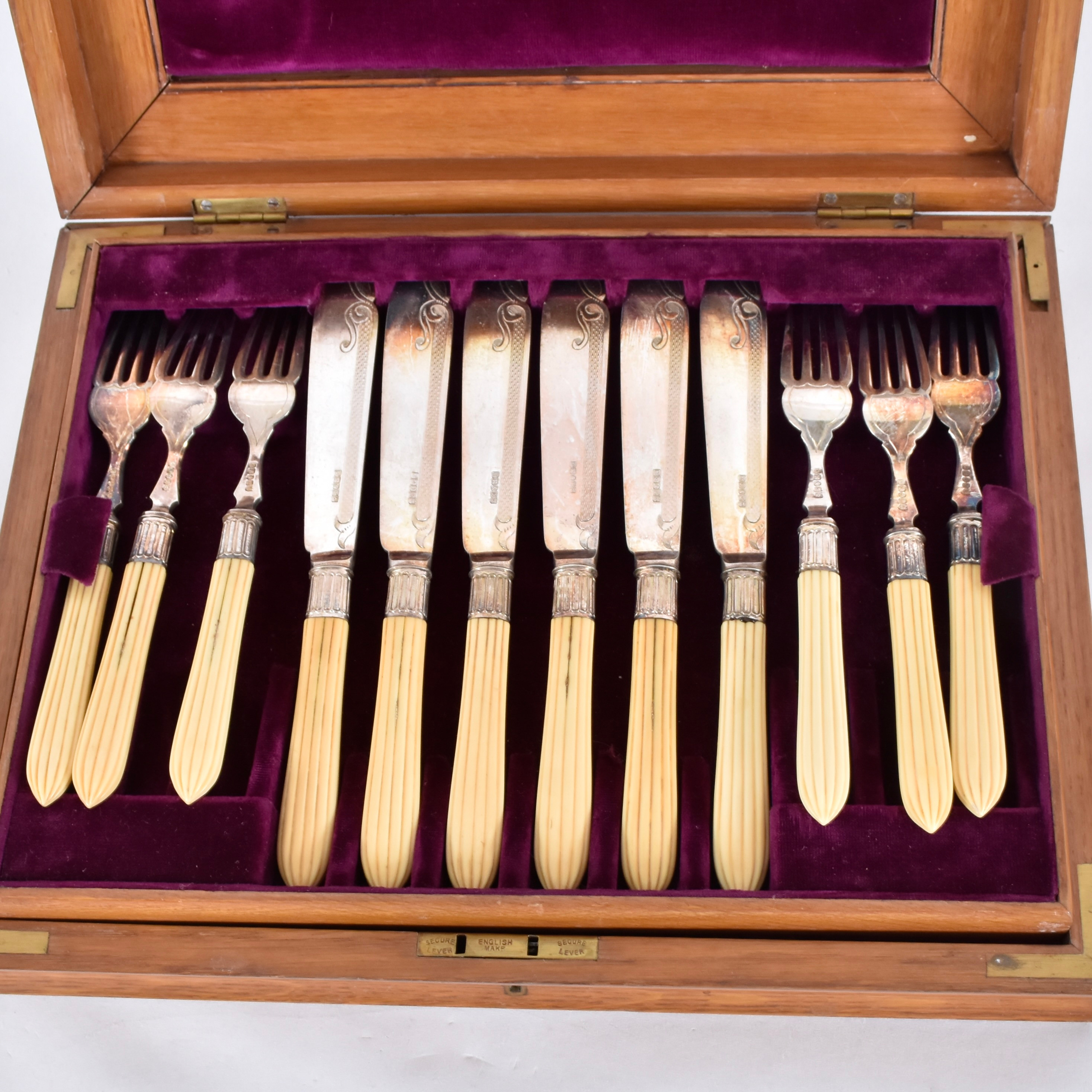 MATBESTICK, 6 + 6 + 6 + 6 st, nysilver med ivorineskaft.