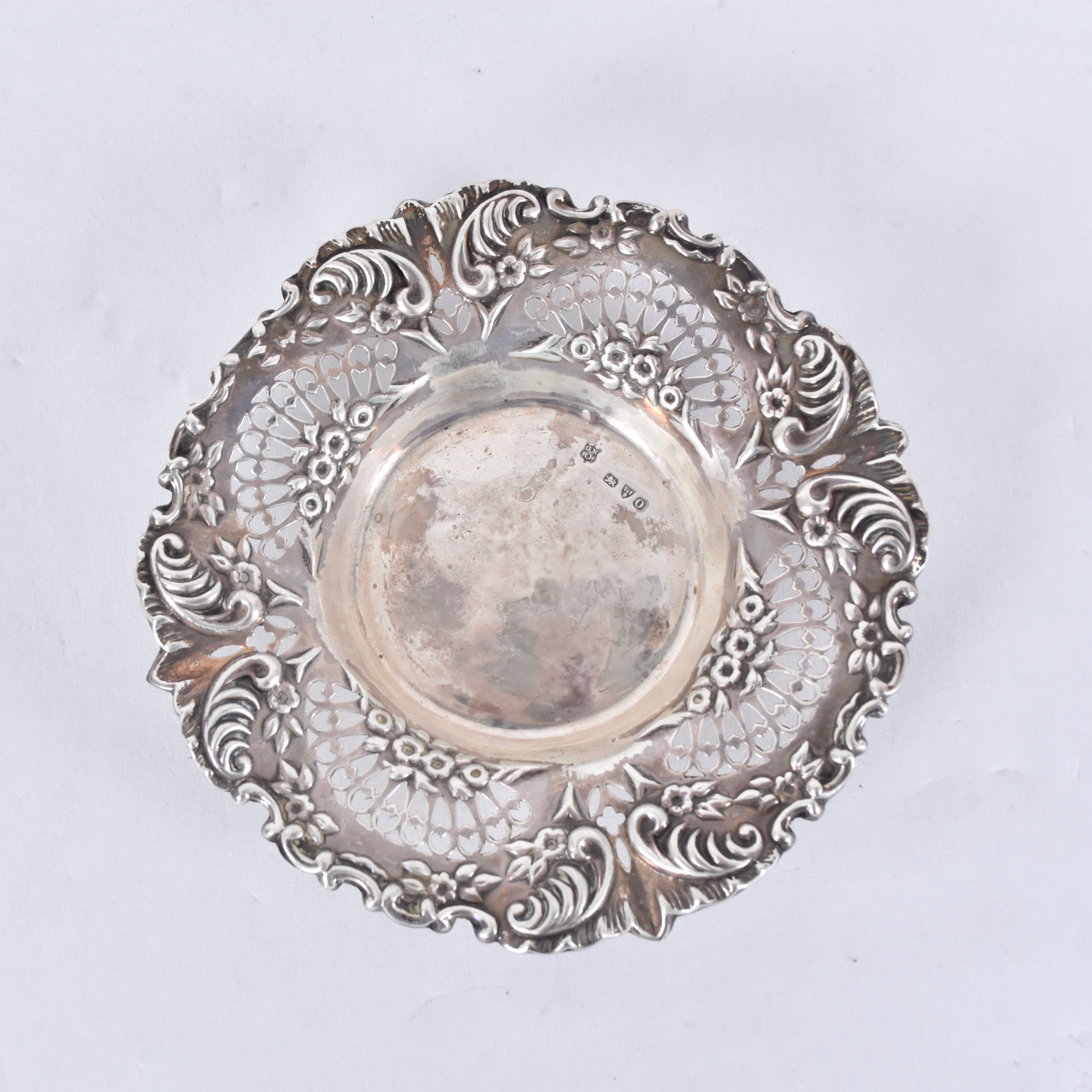 COASTER, sterlingsilver, George Nathan & Ridley Hayes Chester 1900.