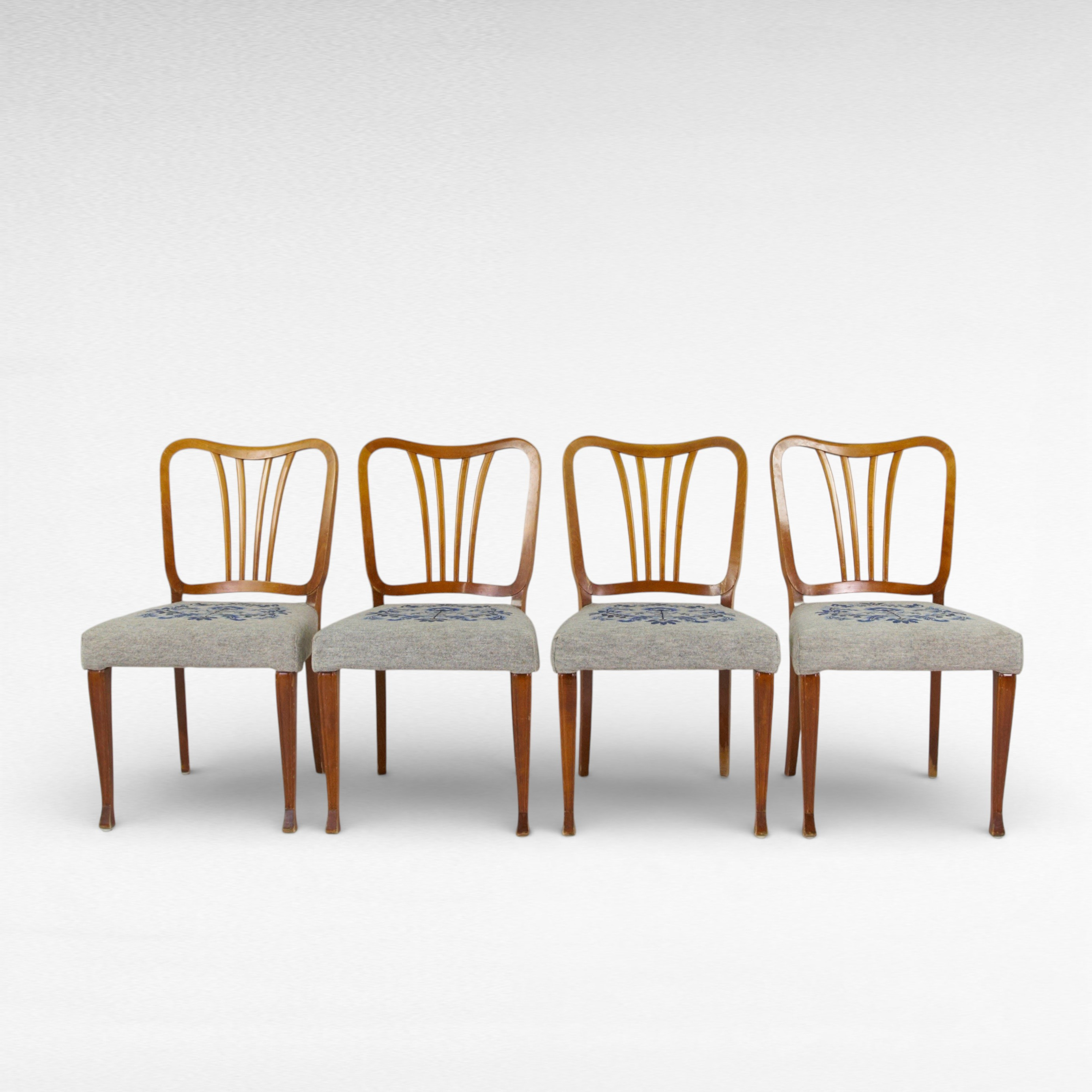 STOLAR, 4 st, "Swedish Modern", stomme av lackat lövträ, senare omklädd sits, 1940-tal.