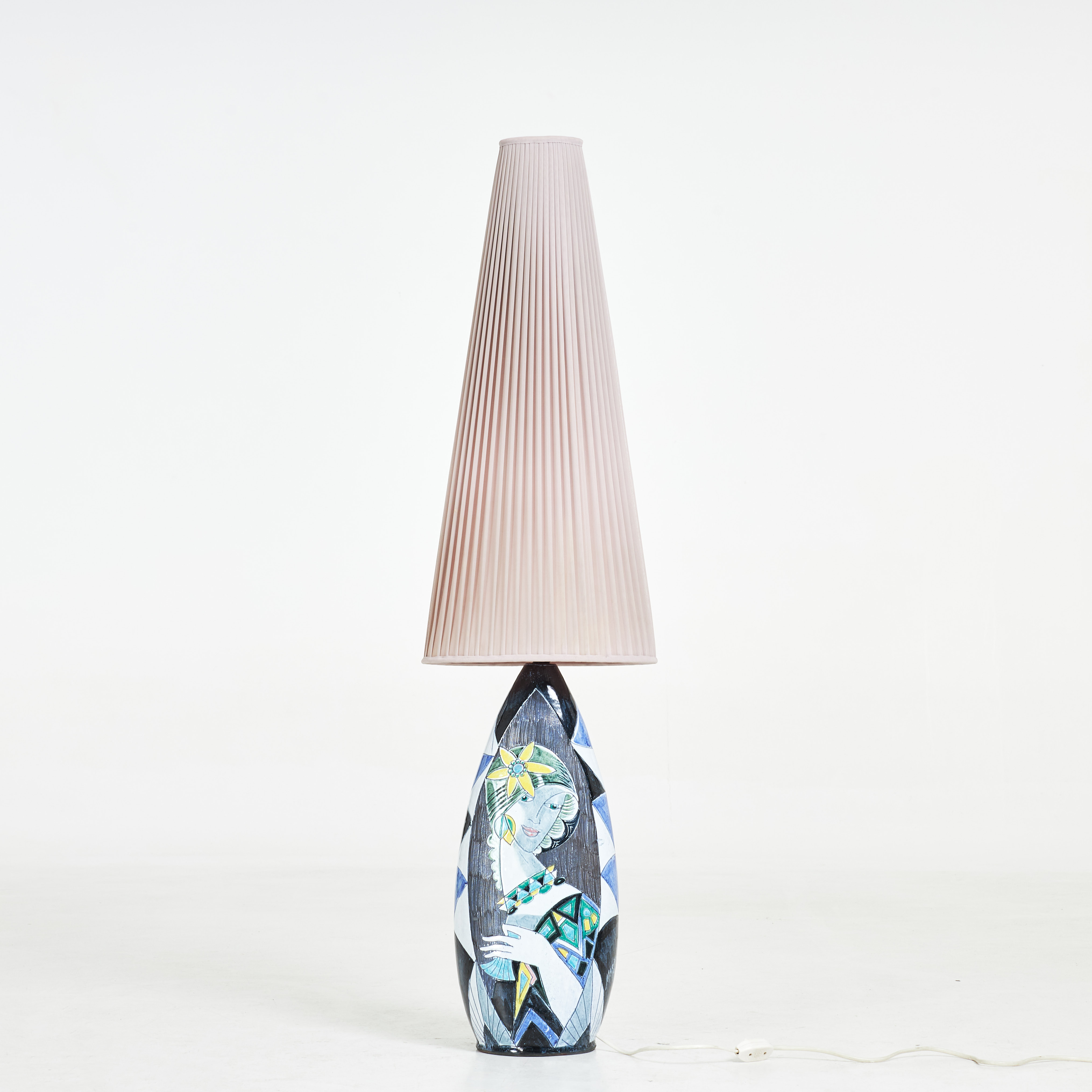 MARIAN ZAWADZKI (1912-78). GOLVLAMPA, glaserad lergods,Tilgmans Keramik, Sverige, plisserad skärm, signerad Marian, daterad 1961.