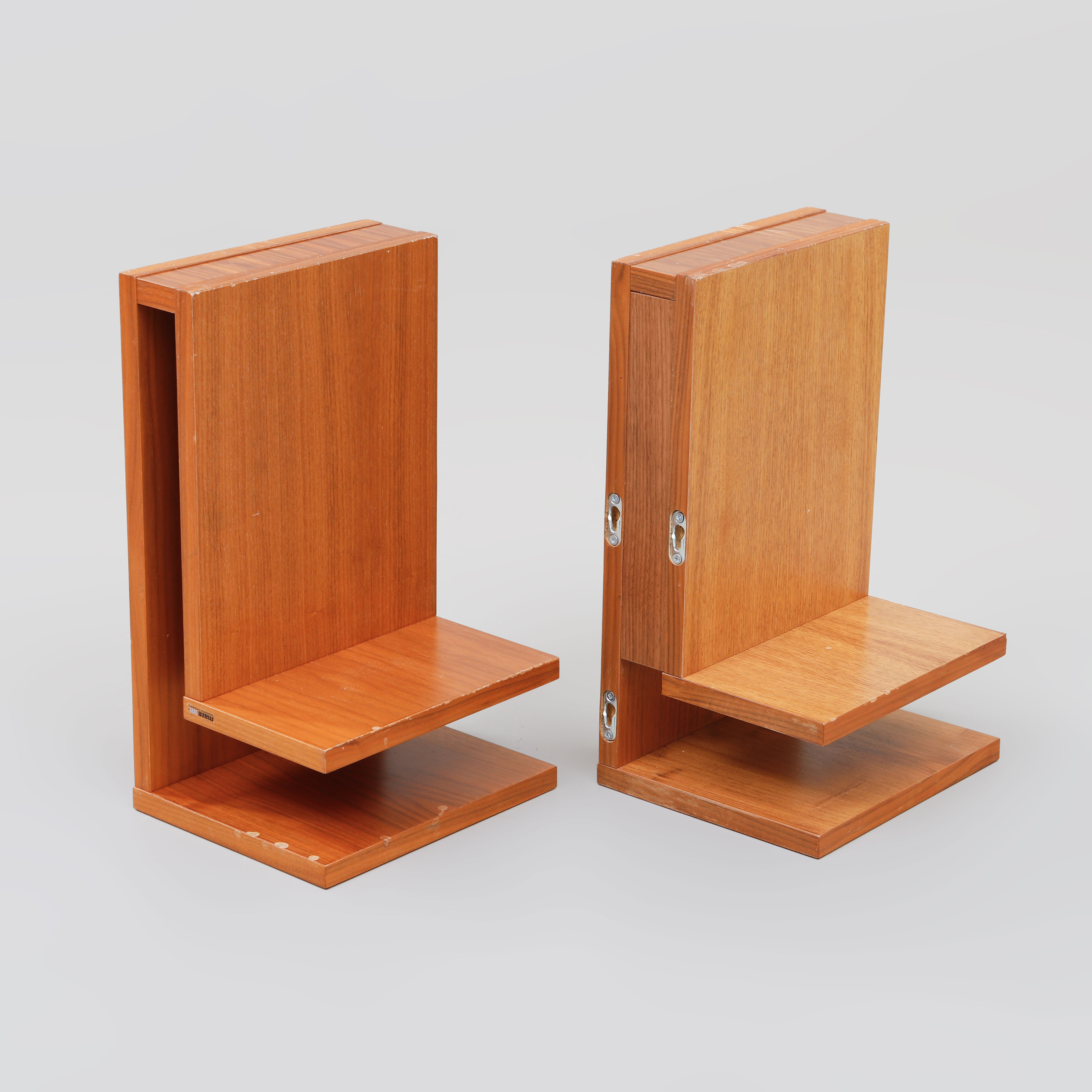 KENT JOHANSSON. Vägghyllor, 2 st, "F-shelf", Maze.