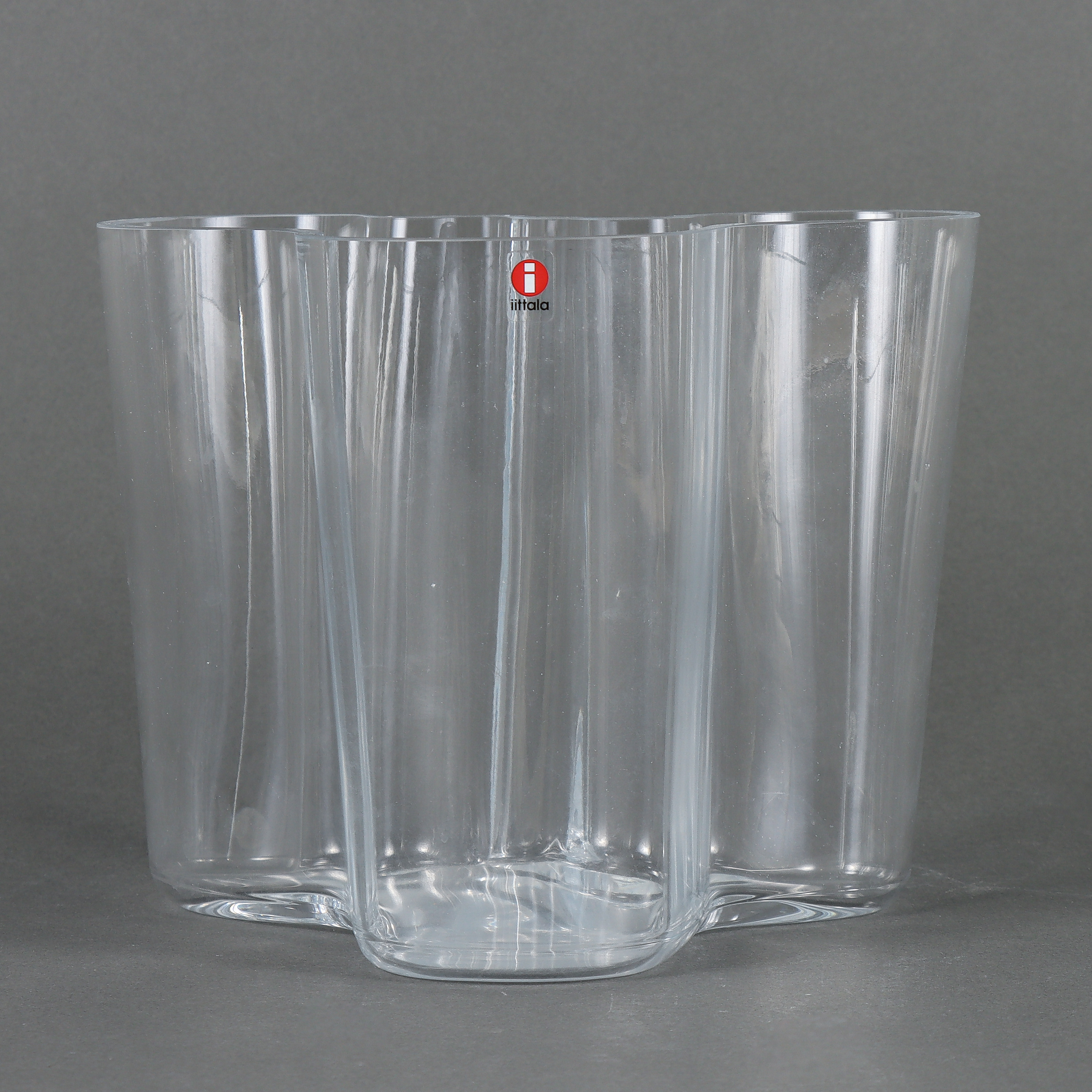 ALVAR AALTO. Vas, Iittala Savoy.