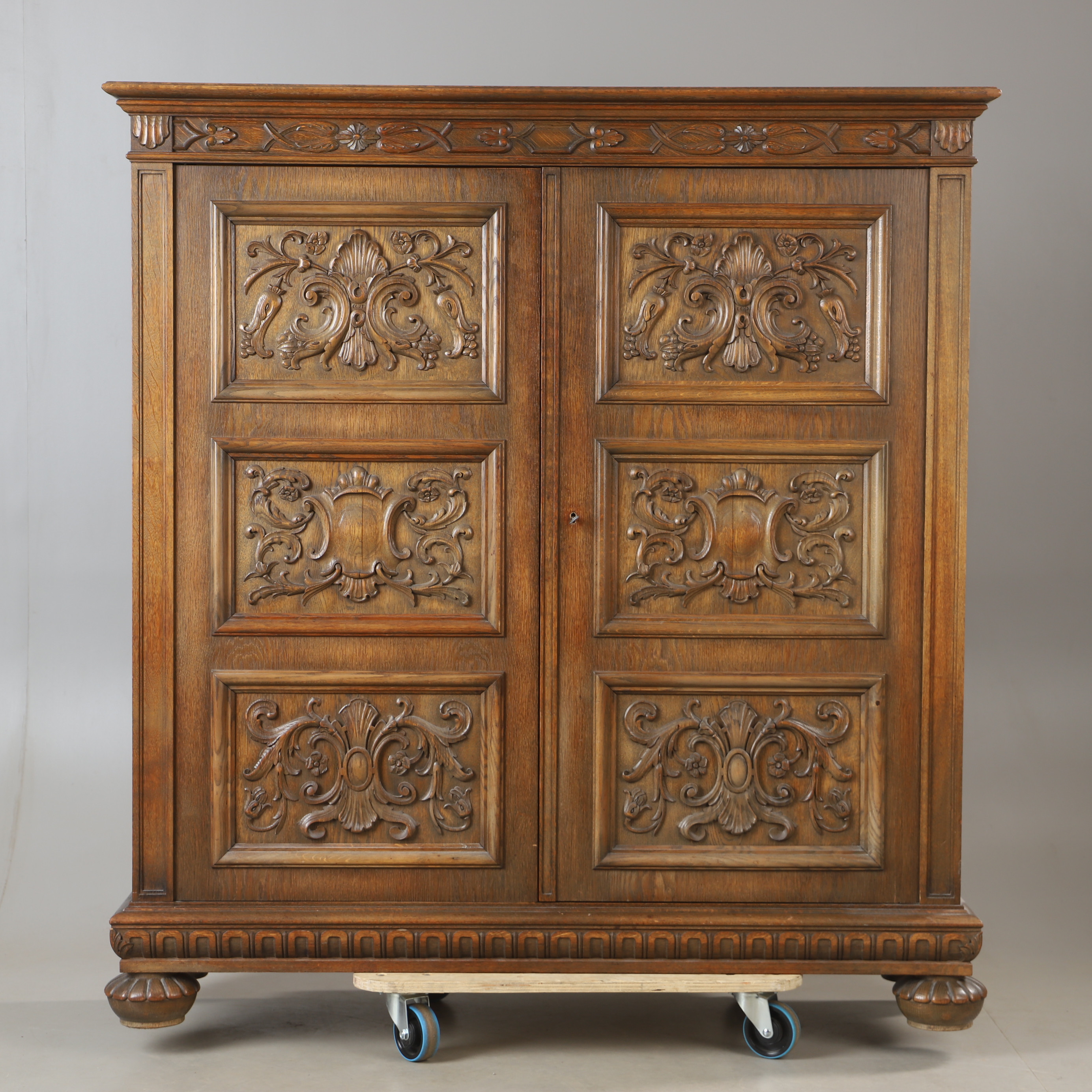 MATSALSSKÅP, ek, barockstil.