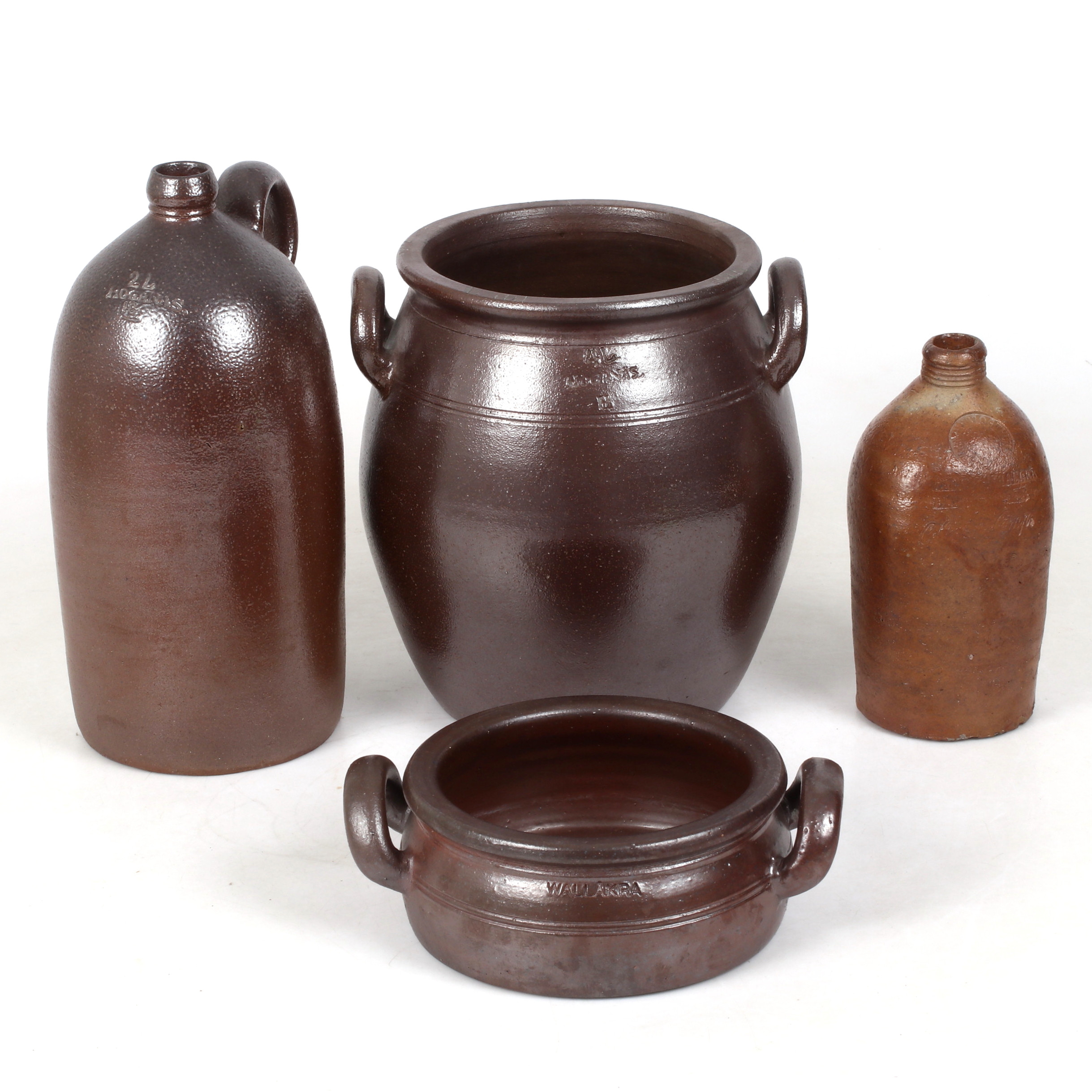 BRUKSFÖREMÅL, 4 delar, saltglaserad keramik, krus mm. Bl.a. Höganäs. 1900-tal.