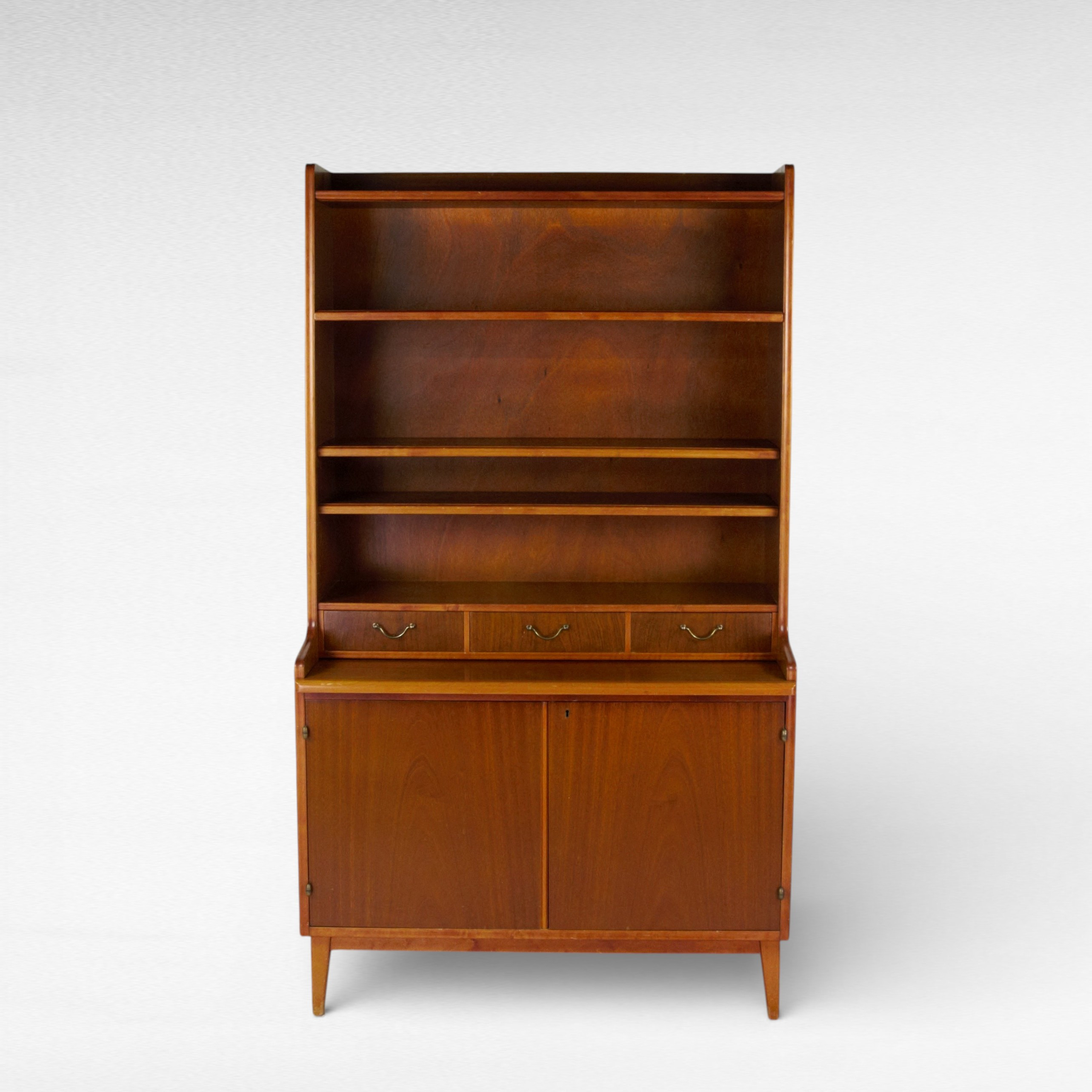 BOKHYLLA, mahognyfanér, utdragbar skrivyta, lådor, 1960-tal.