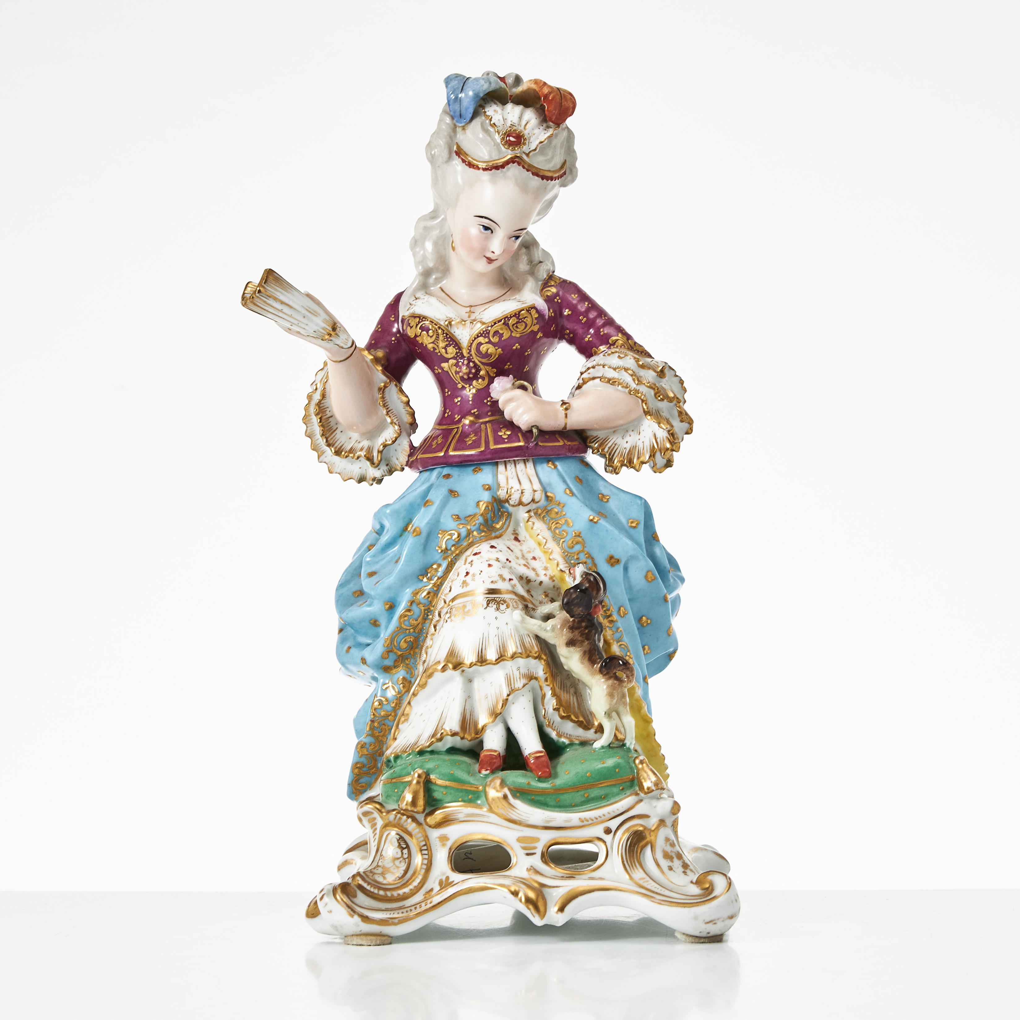 FIGURIN/KANNA, 1900-tal, porslin, troligen föreställande Marie Antoinette, bemålad samt förgylld dekor.