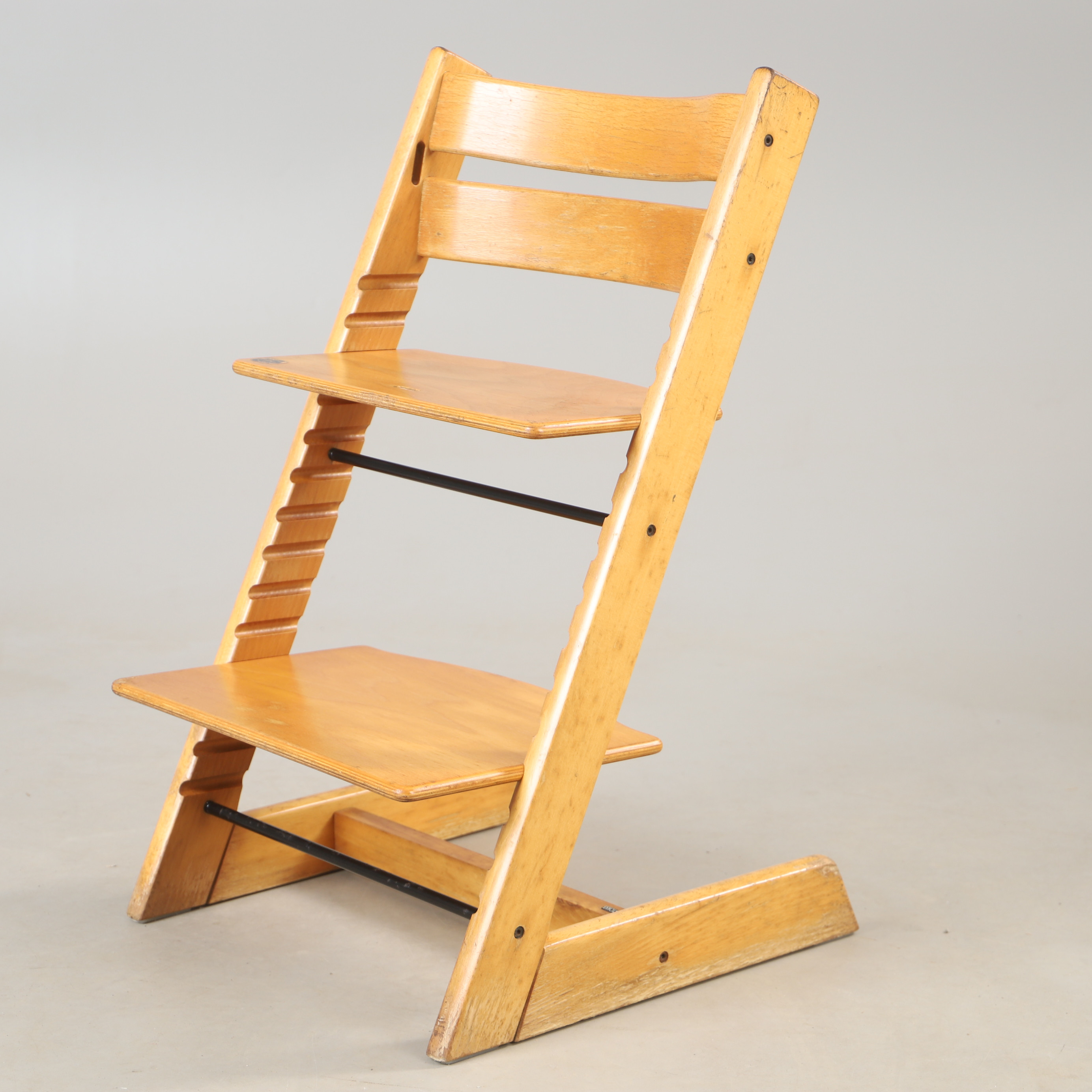 PETER OPSVIK. Barnstol, "Tripp-Trapp", Stokke, Norge.