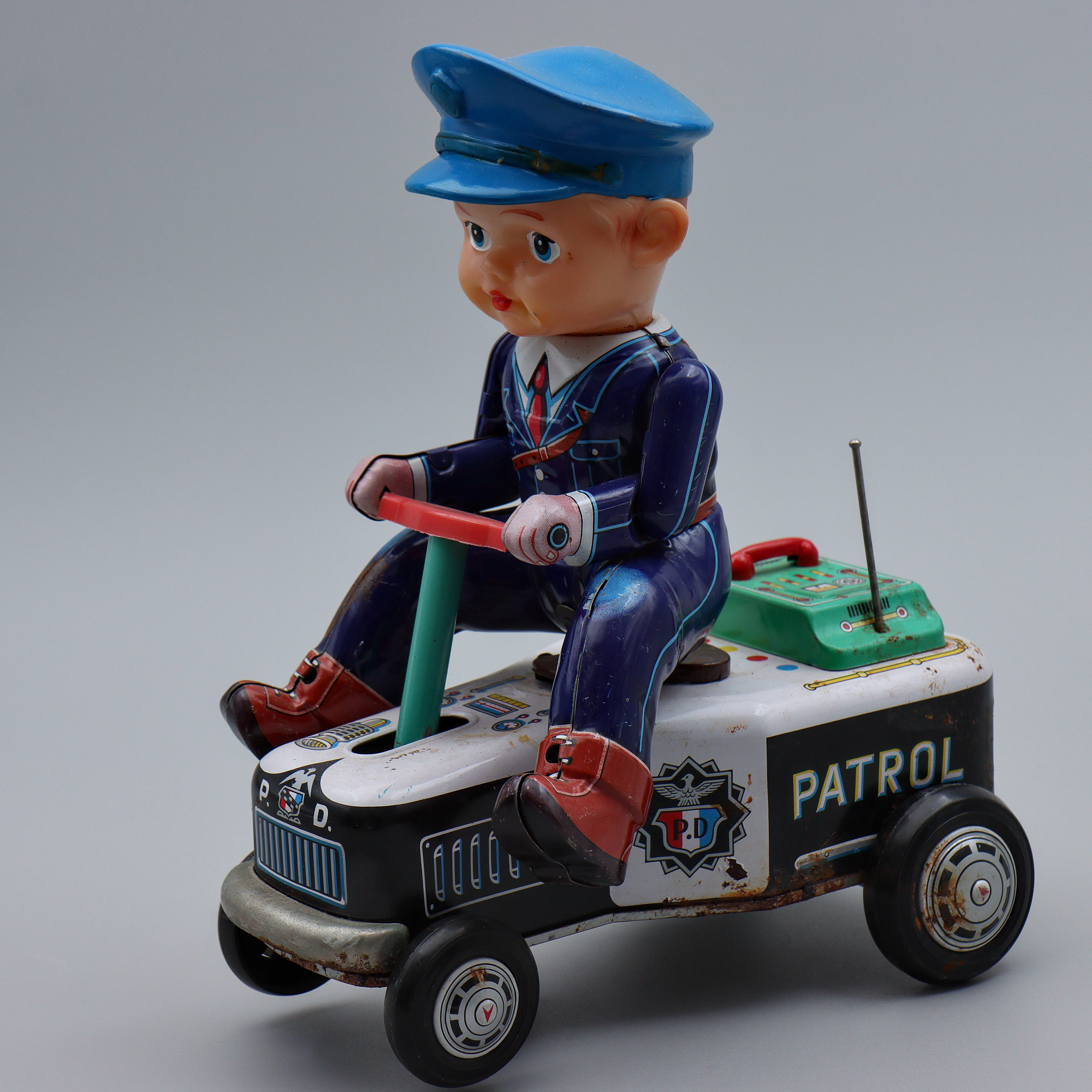 POLISMOTORCYKEL I PLÅT "POLICE PATROL", BETTERIDRIVEN, MODERN TOYS, JAPAN, 1900-TALETS MITT.