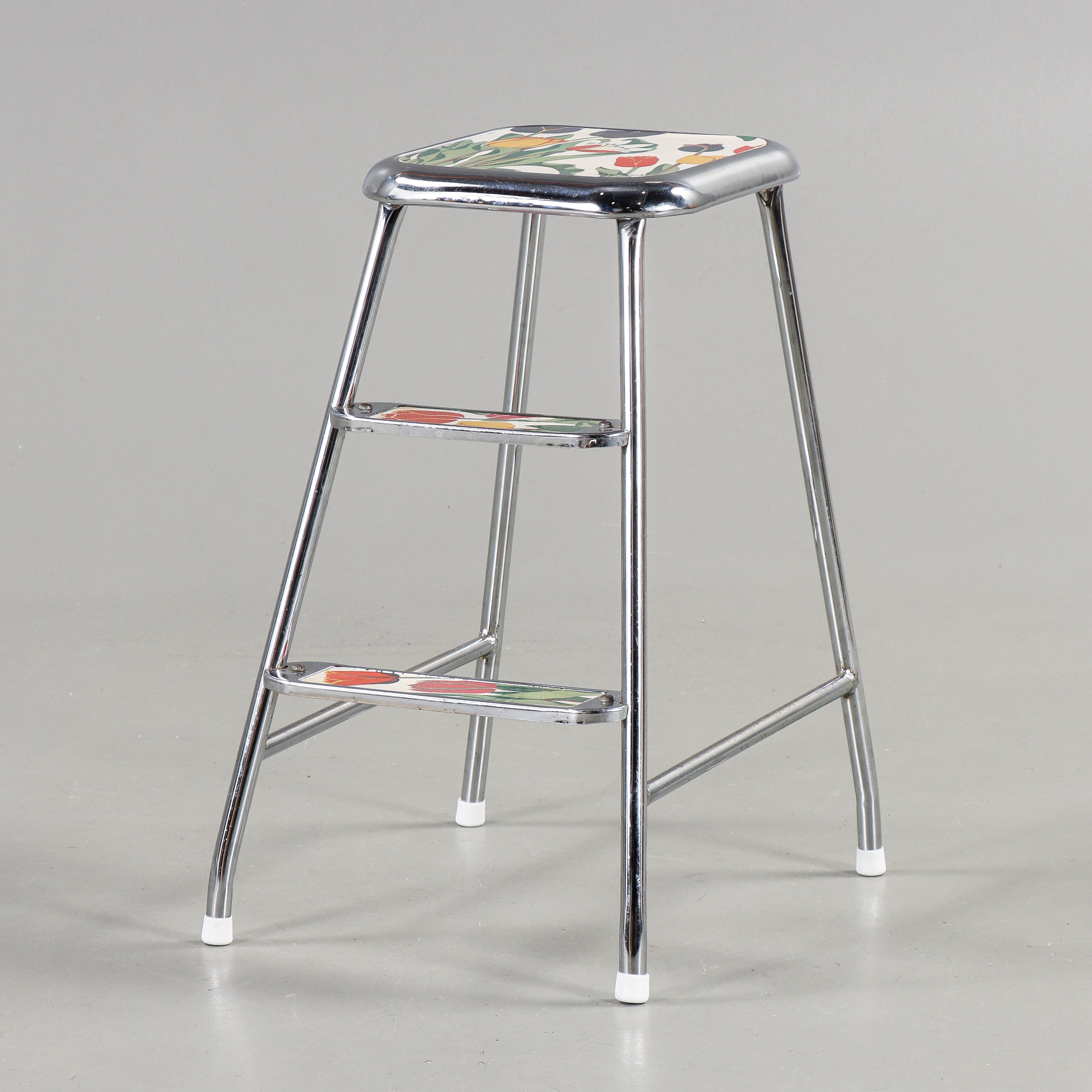 AWAB stegpall med mönster efter Josef Frank.