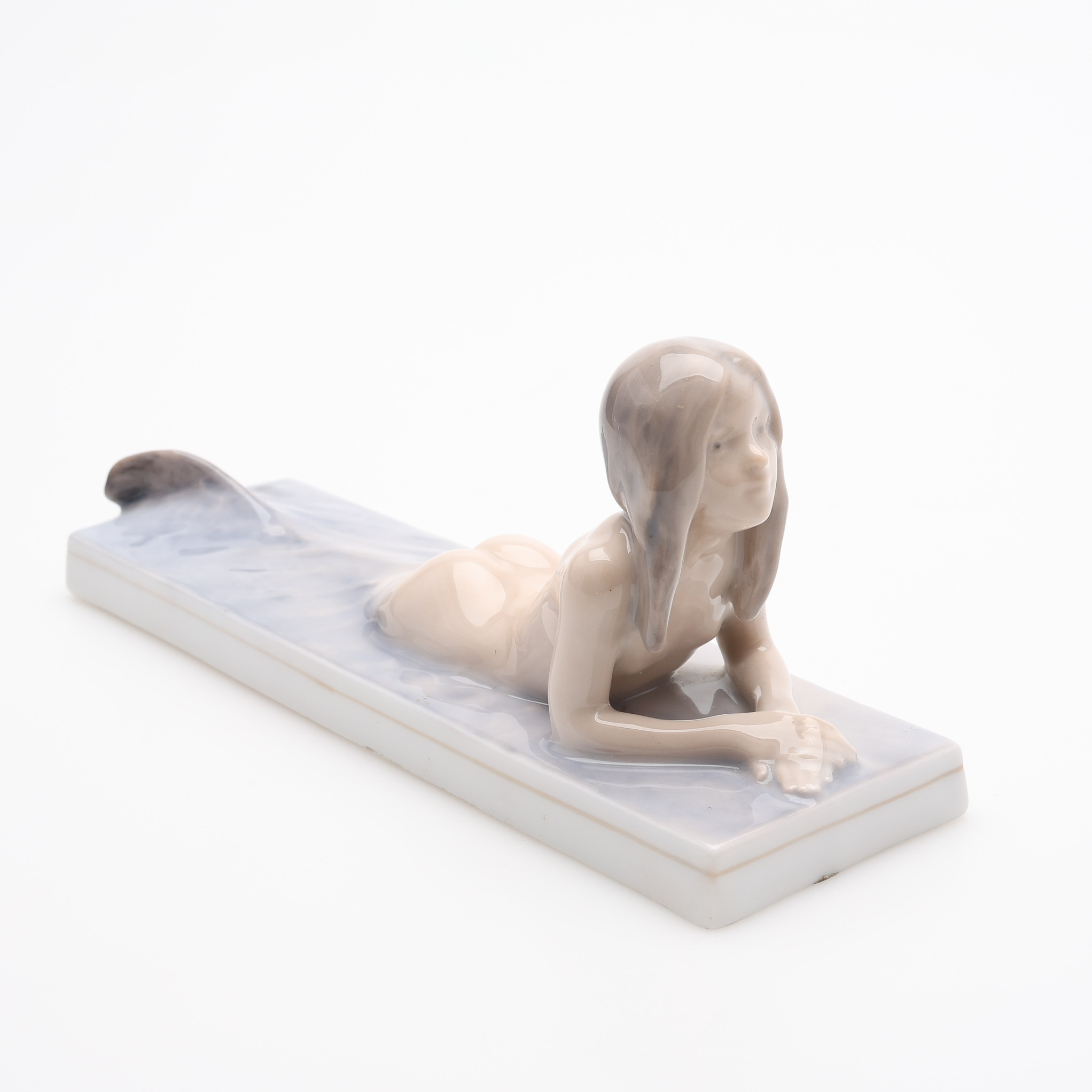 CHRISTIAN THOMSEN. FIGURIN I FORM AV SJÖJUNGFRU, PORSLIN, MODELLNUMMER 1212, ROYAL COPENHAGEN, DANMARK.