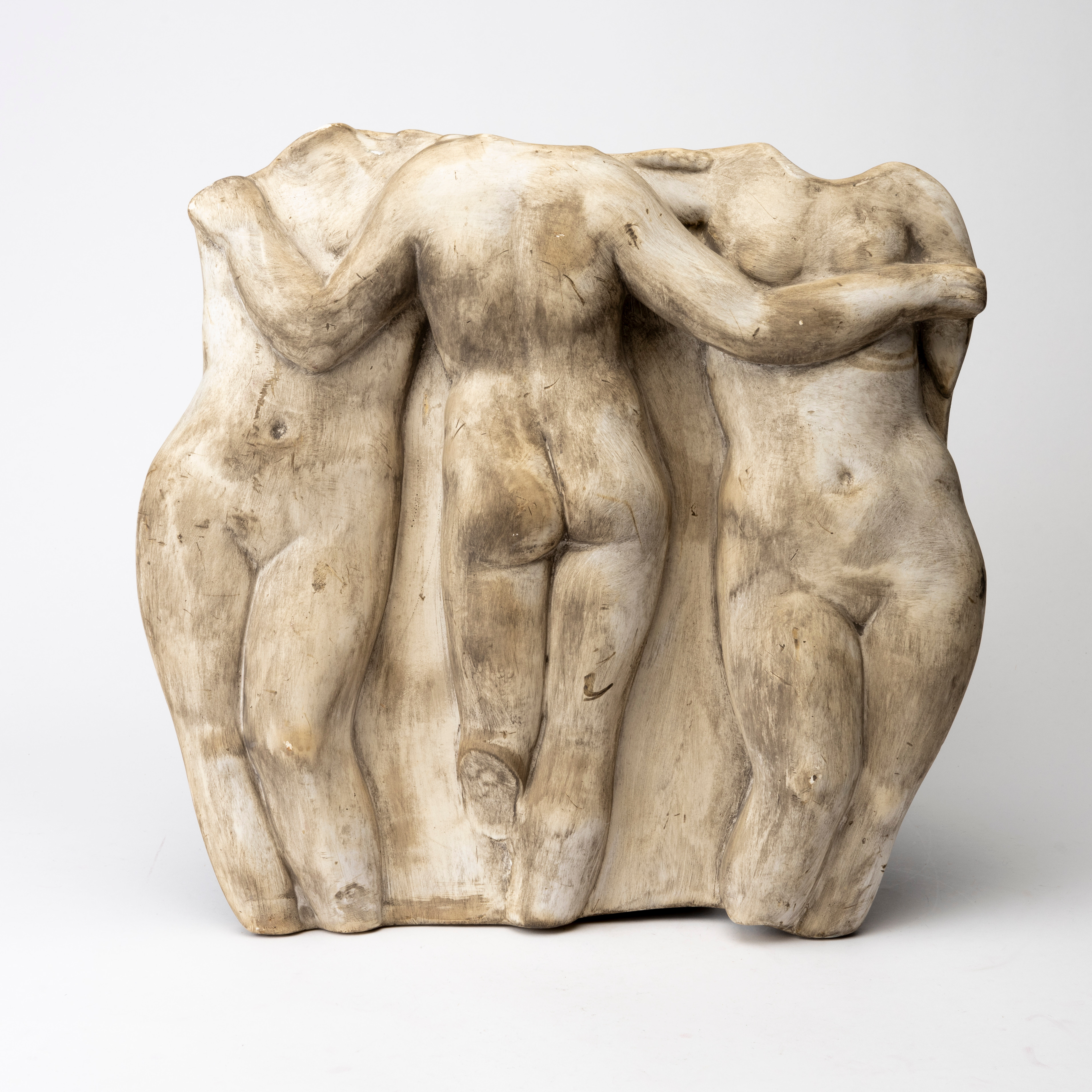 SKULPTUR/RELIEF, Tre Gracer, bemålad gips, osignerad.