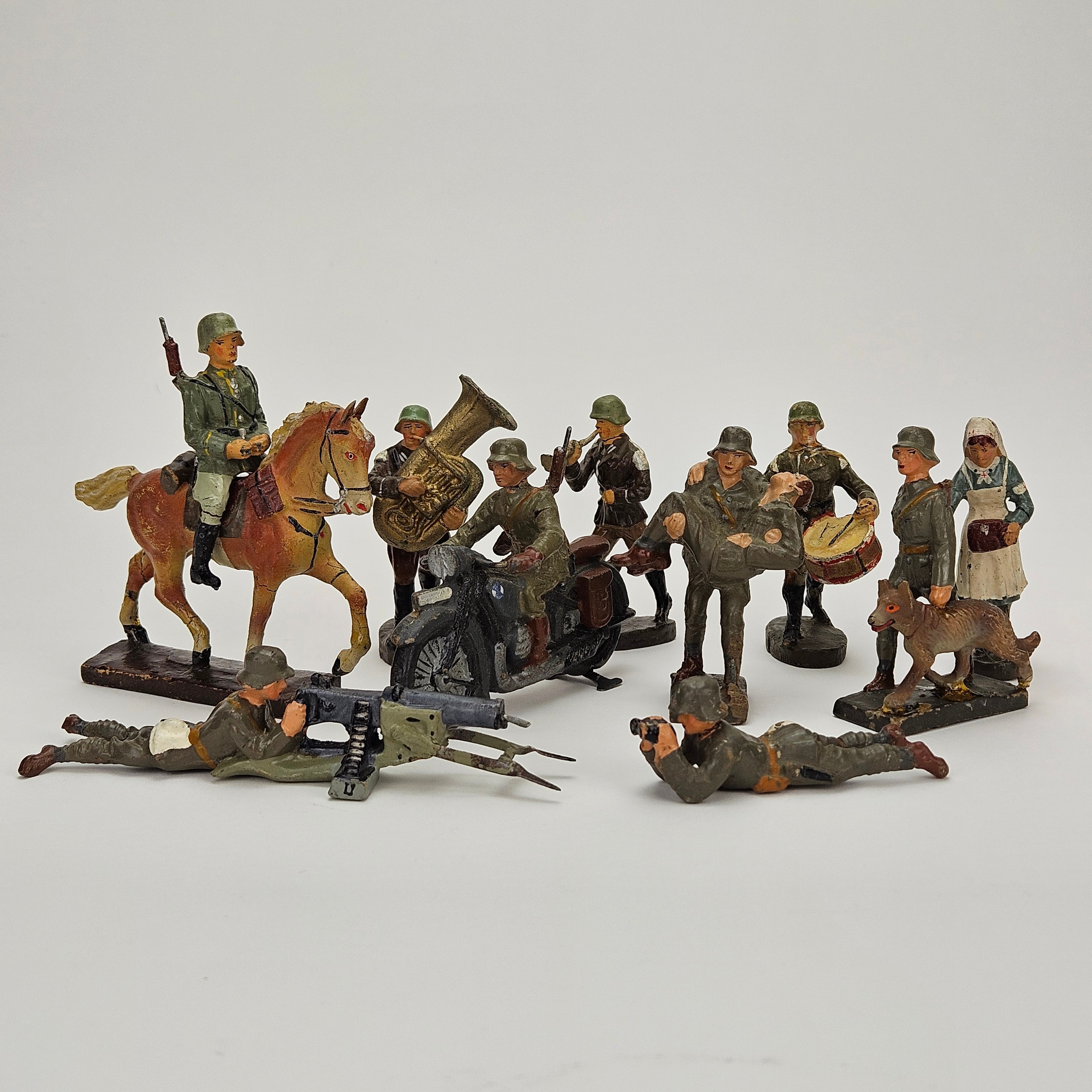 MILITÄRER/SOLDATER, 10 st, Lineol och Elastolin, Tyskland.