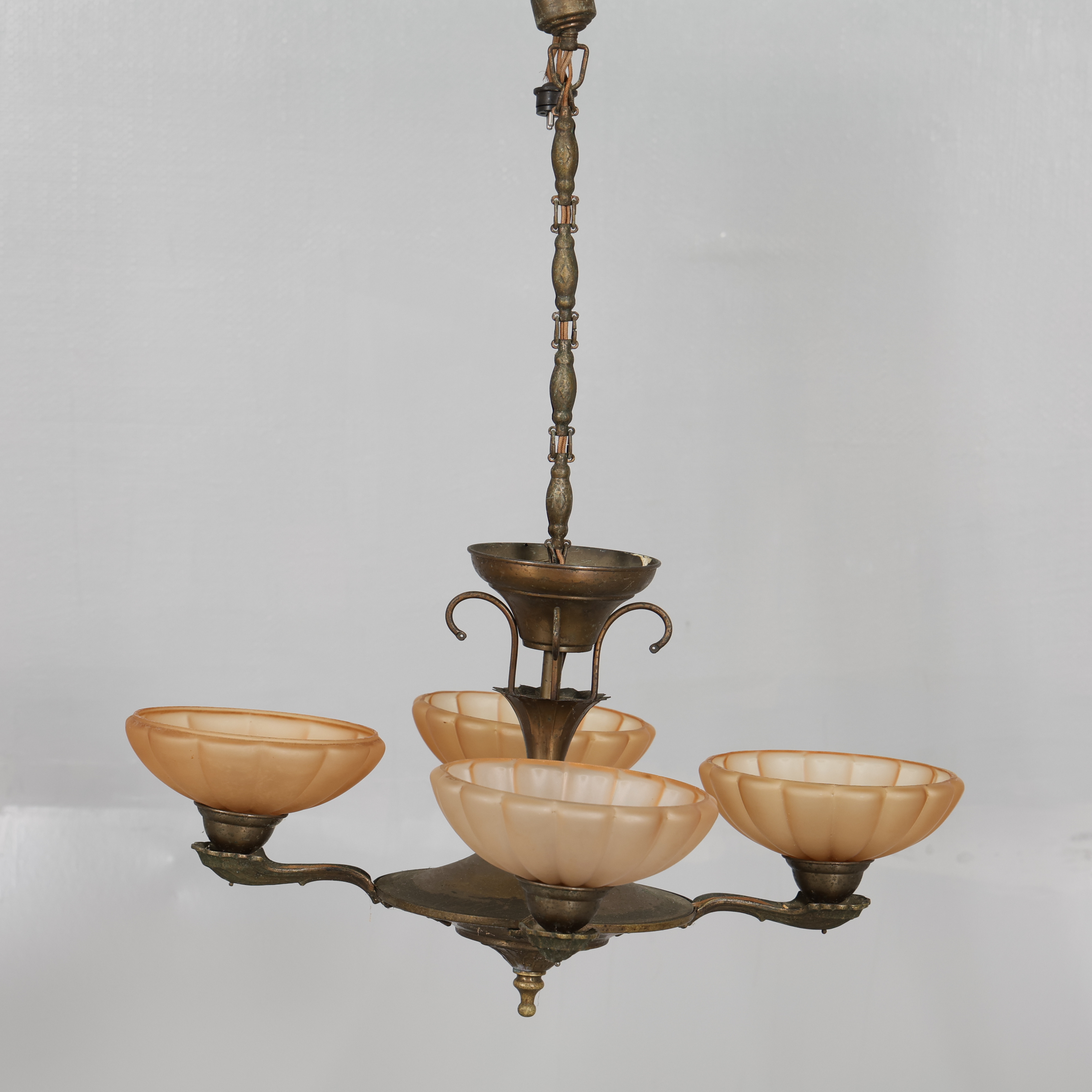 TAKLAMPA metall/ glas omkring 1940-tal.