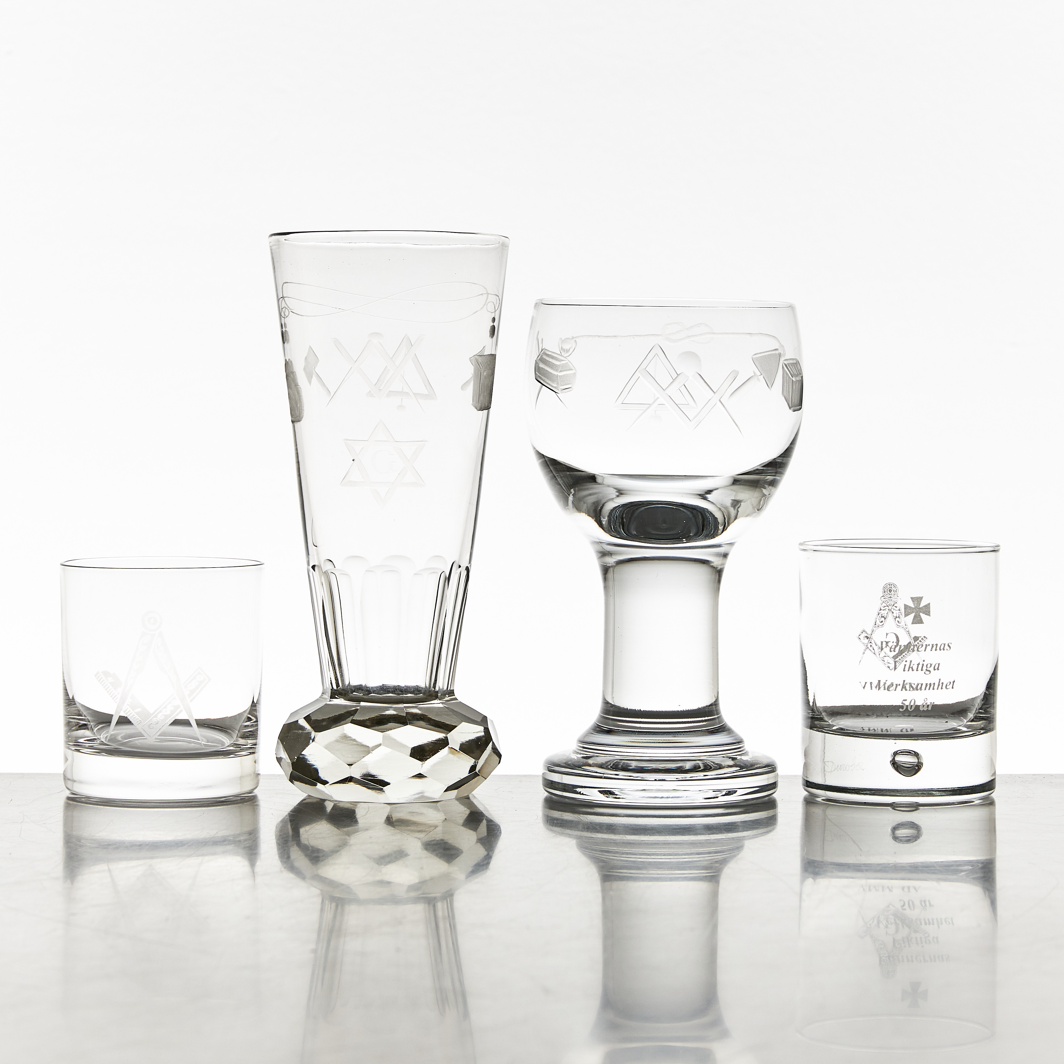 FRIMURARGLAS, 11 st, olika modeller, etsad och graverad dekor.