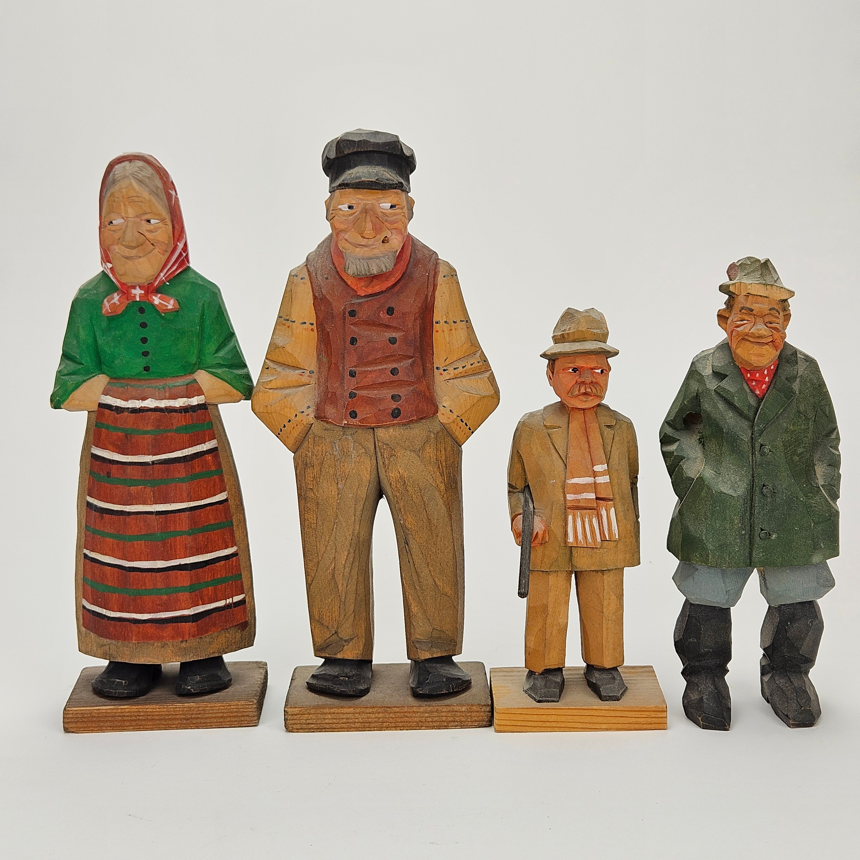 SKULPTURER, 4 st, snidat trä, bland annat Lorens Larsson.