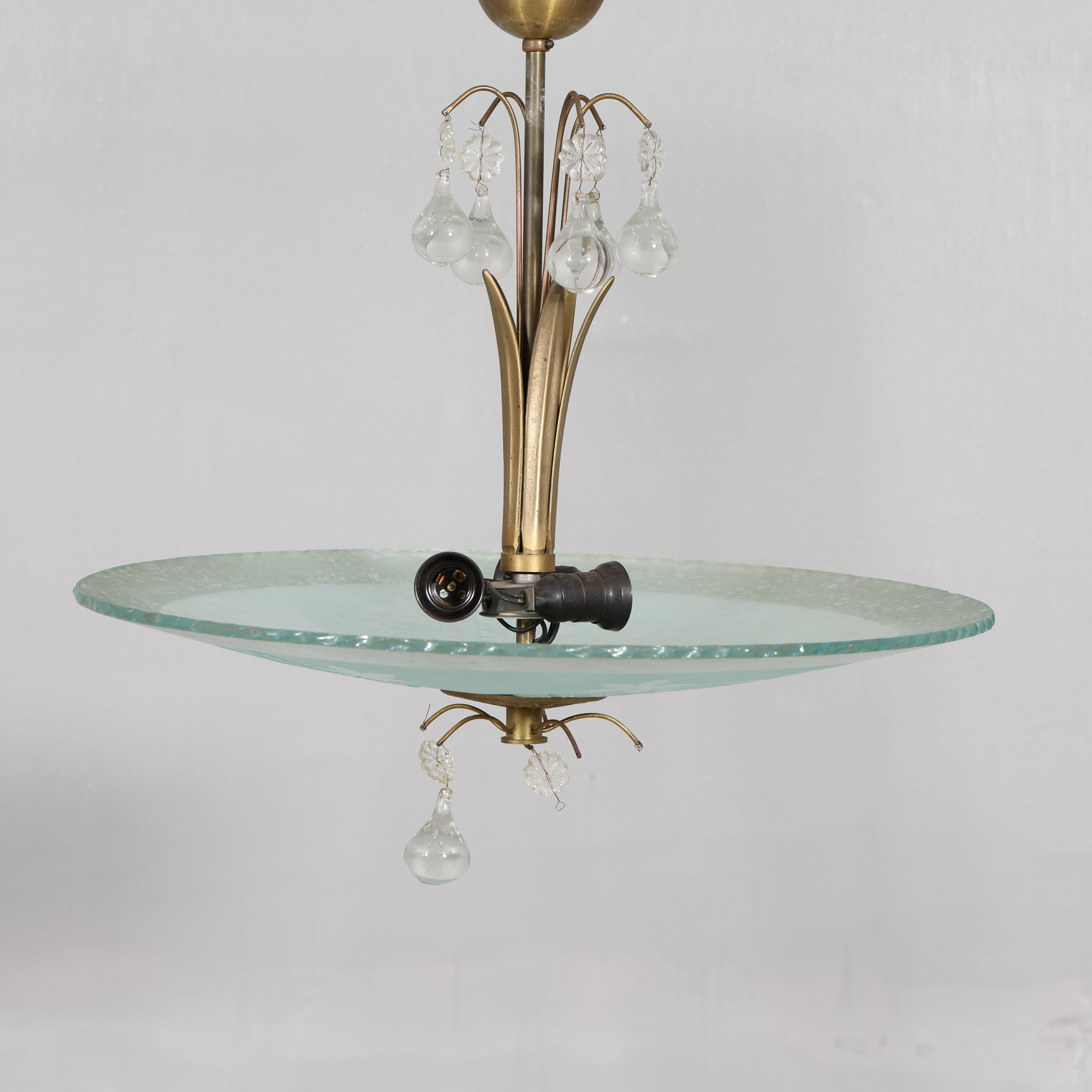 TAKLAMPA glas/ metall 1900-talets första hälft.