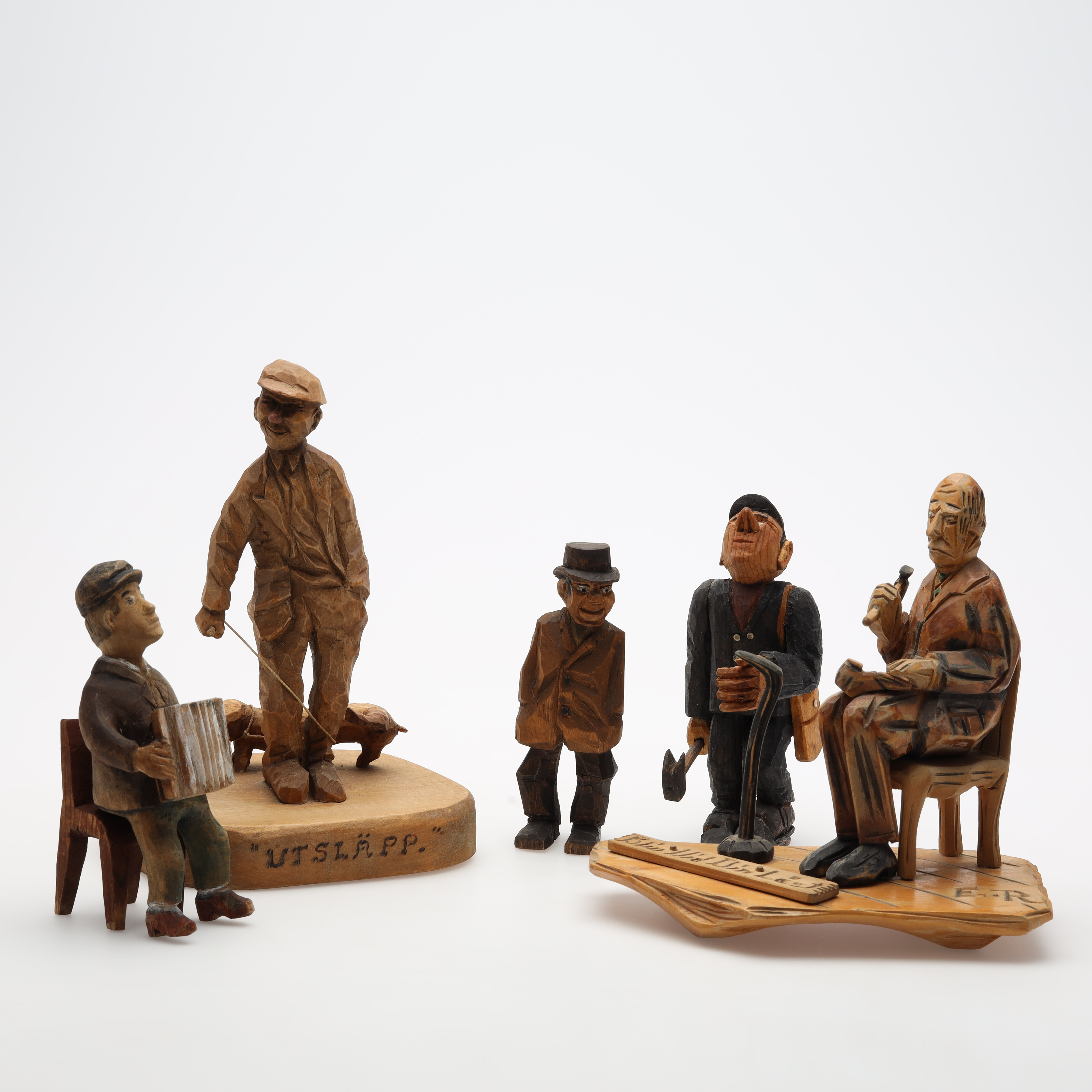 TRÄGUBBAR 5 st, delvis signerade.