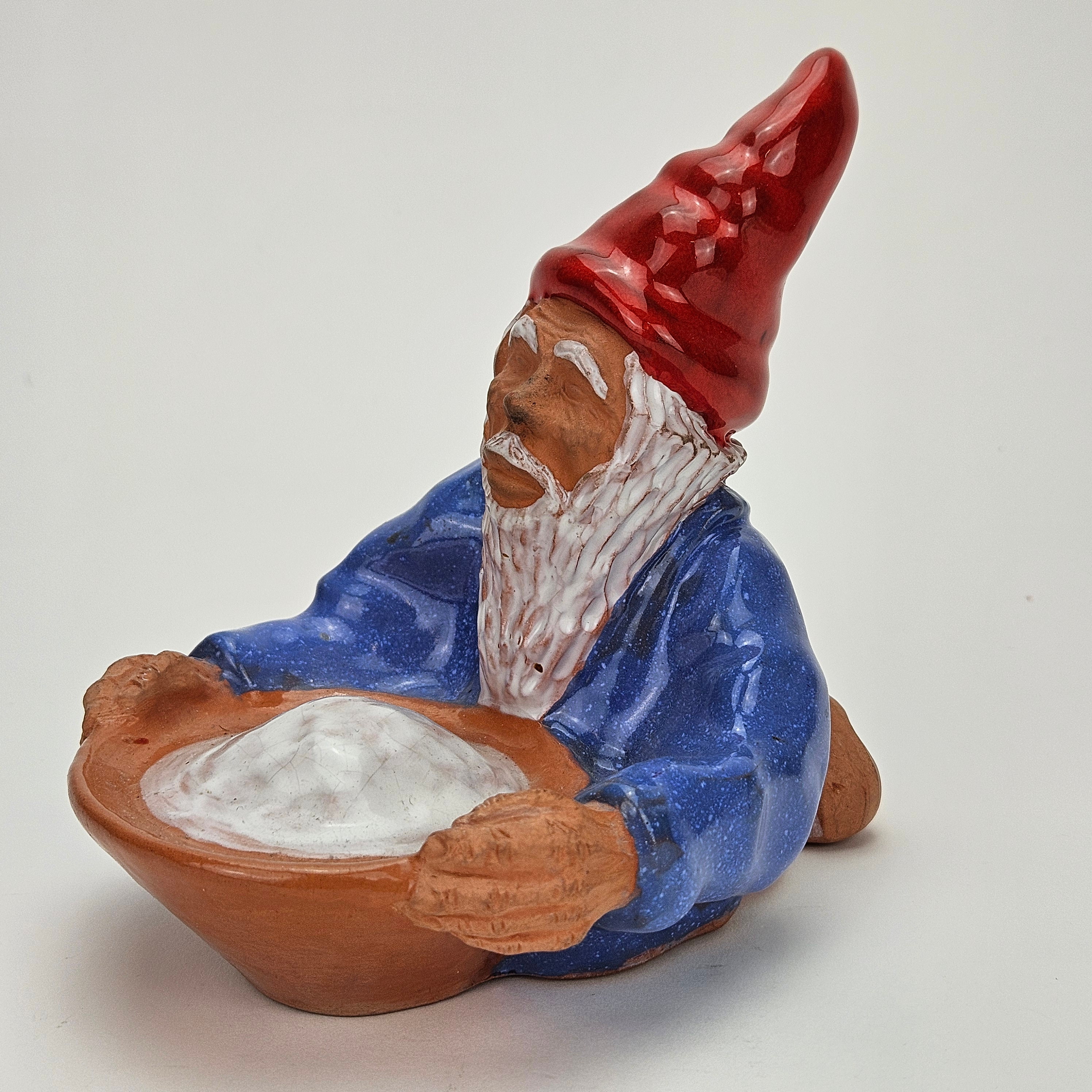 FIGURIN, keramik, tomte med grötskål, Nykyrka, Motala.