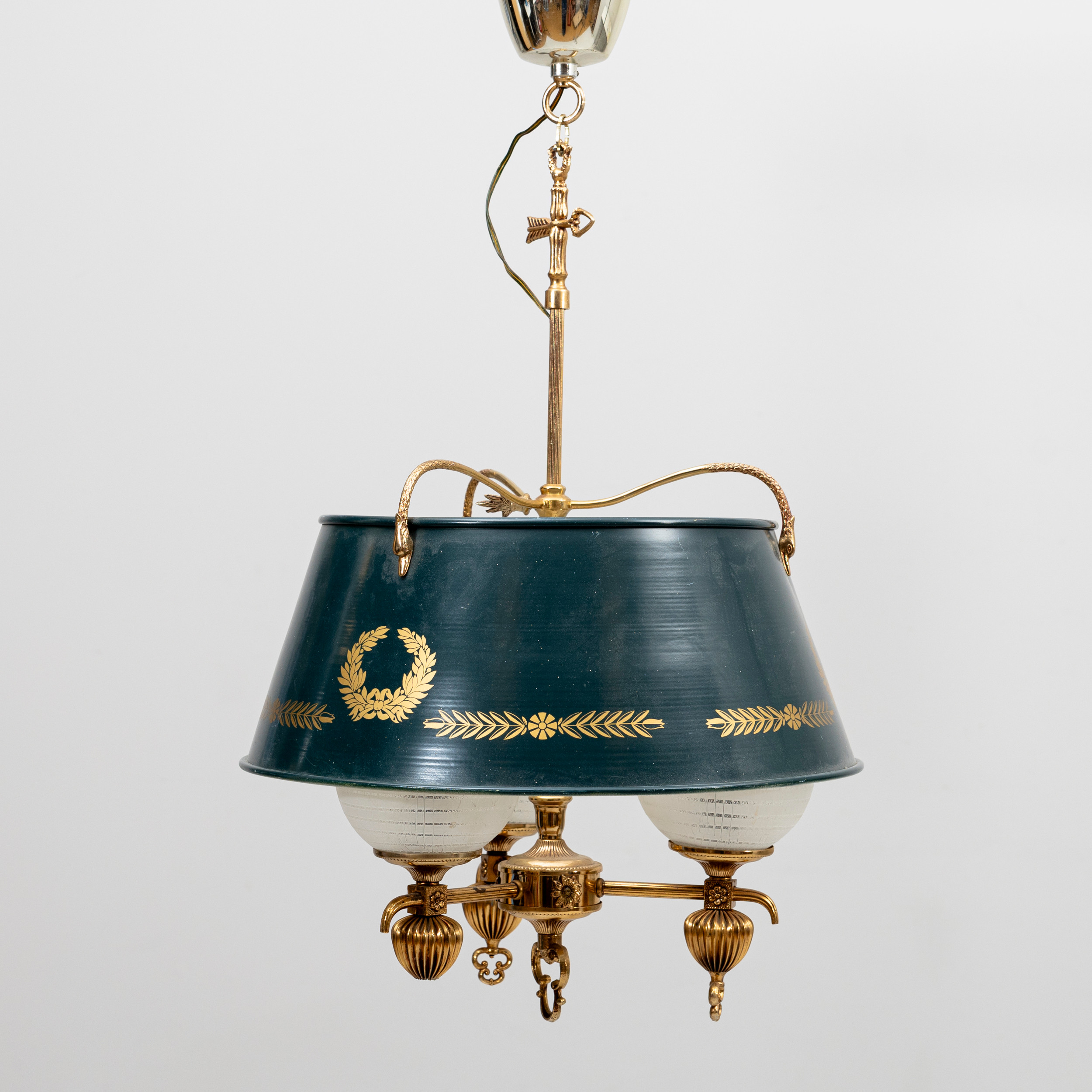 TAKLAMPA, mässing och plåt, Bouillotte-stil, 1900-talets andra hälft, höjd ca 59,5 cm.