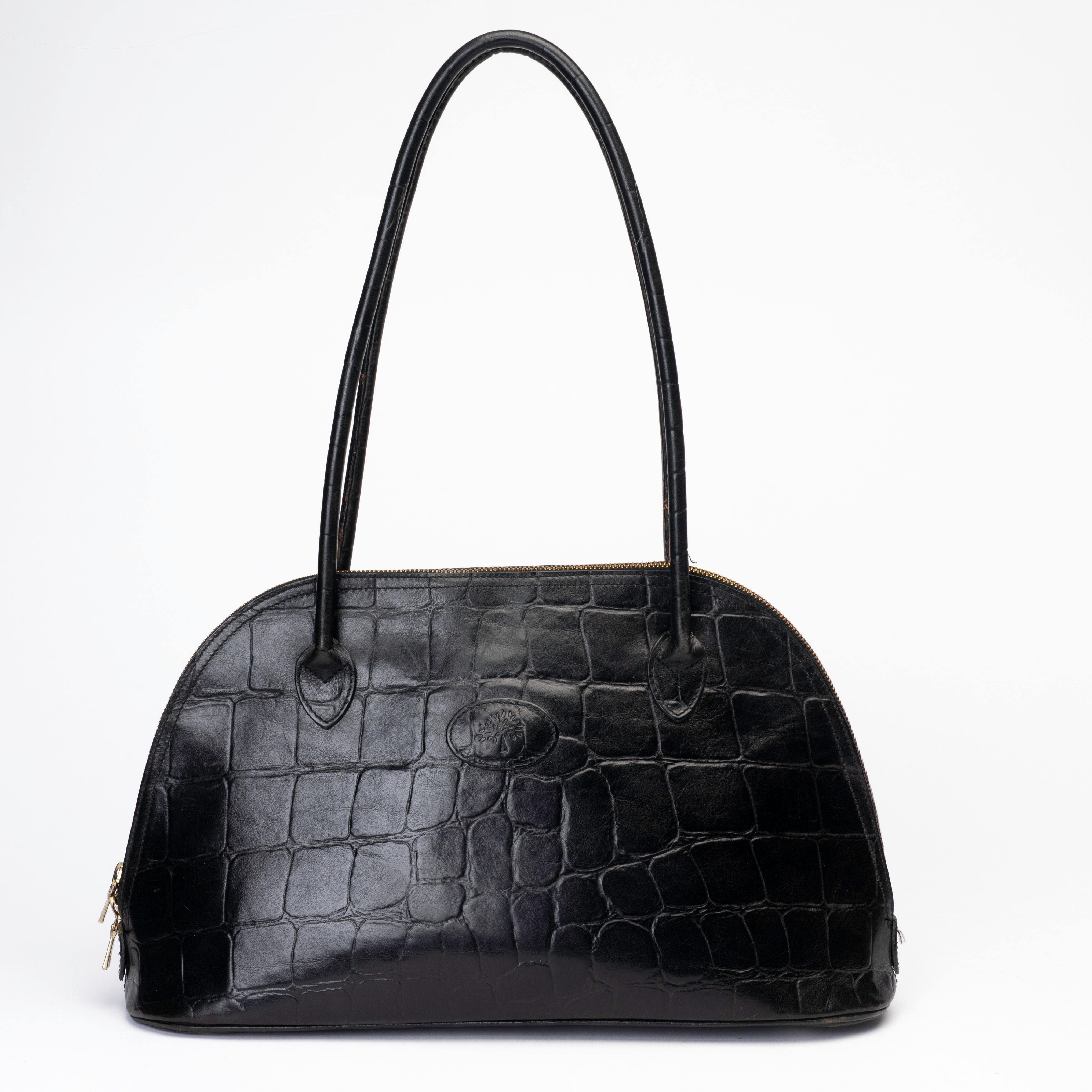 MULBERRY. Axelremsväska, svart präglat läder, England.